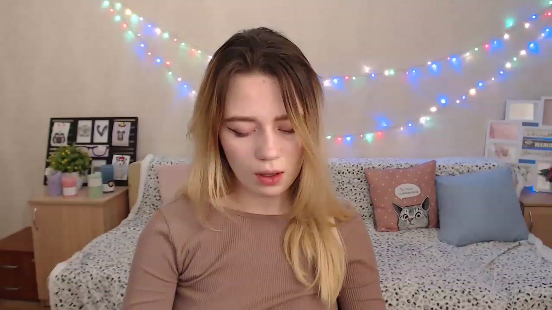Gallery image thumbnail from Bayraktarka's myfreecams stream on, 12/18/2022, 13:01 image 7 of 20