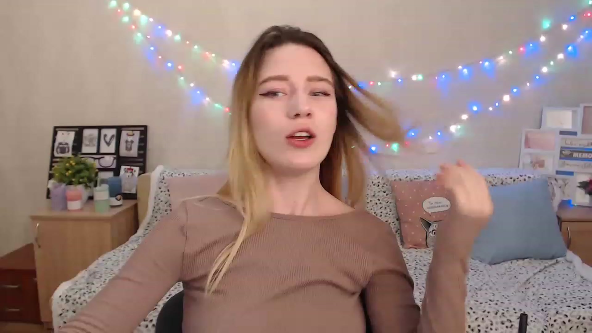 Gallery image thumbnail from Bayraktarka's myfreecams stream on, 12/18/2022, 13:01 image 1 of 20