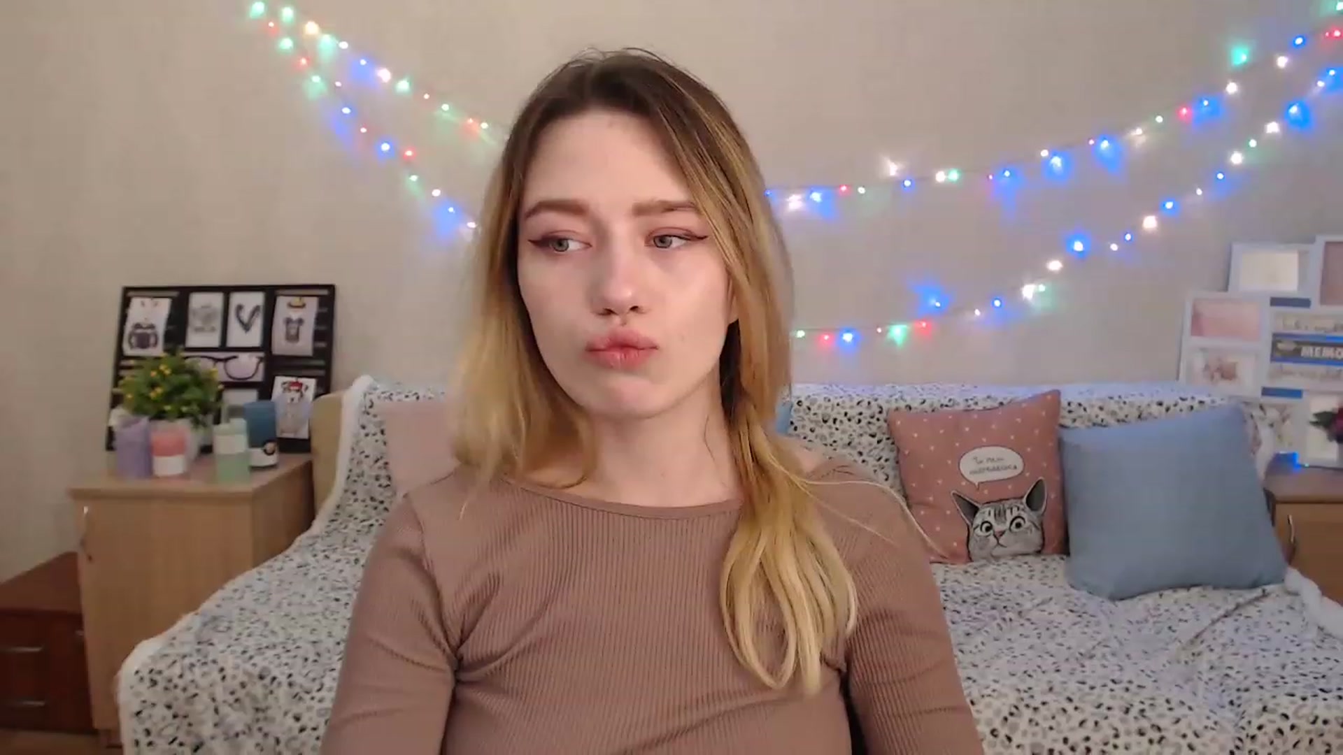 Gallery image thumbnail from Bayraktarka's myfreecams stream on, 12/18/2022, 13:01 image 12 of 20