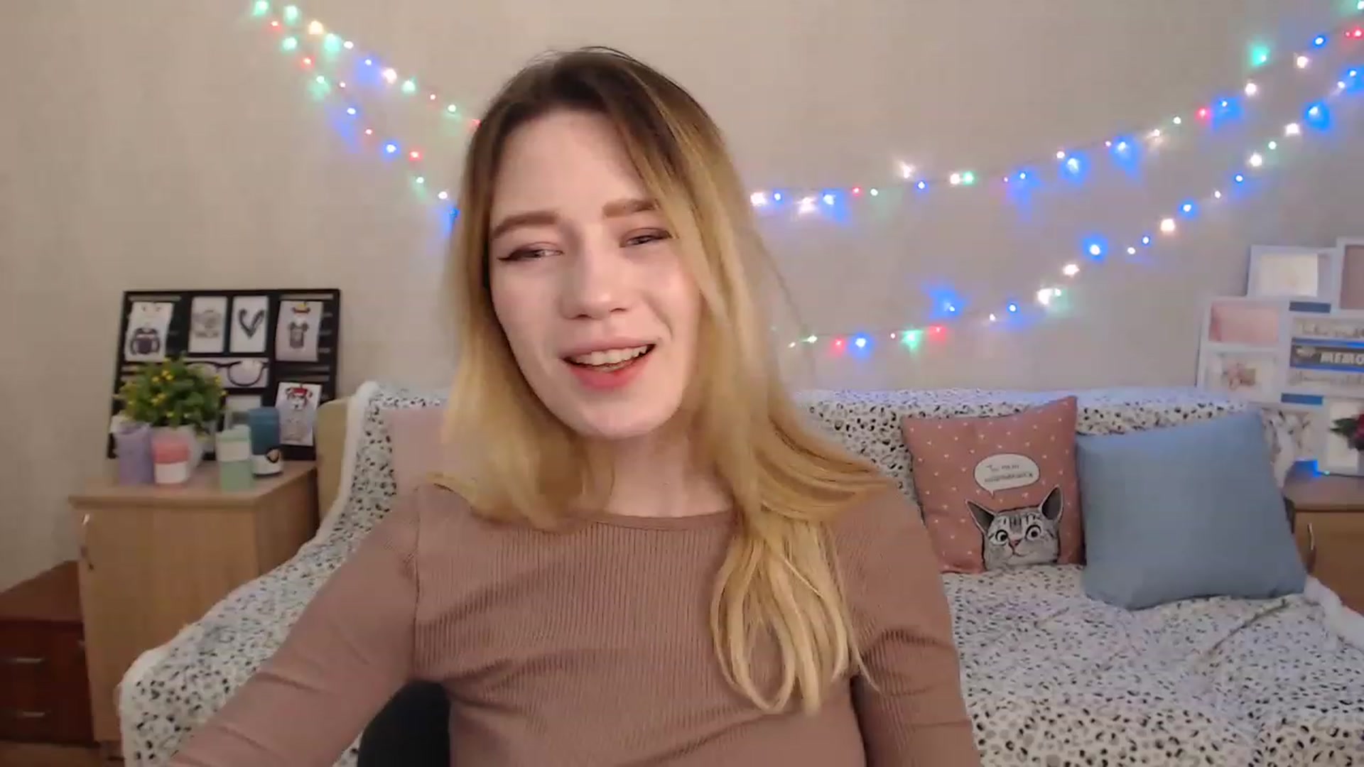 Gallery image thumbnail from Bayraktarka's myfreecams stream on, 12/18/2022, 13:01 image 13 of 20