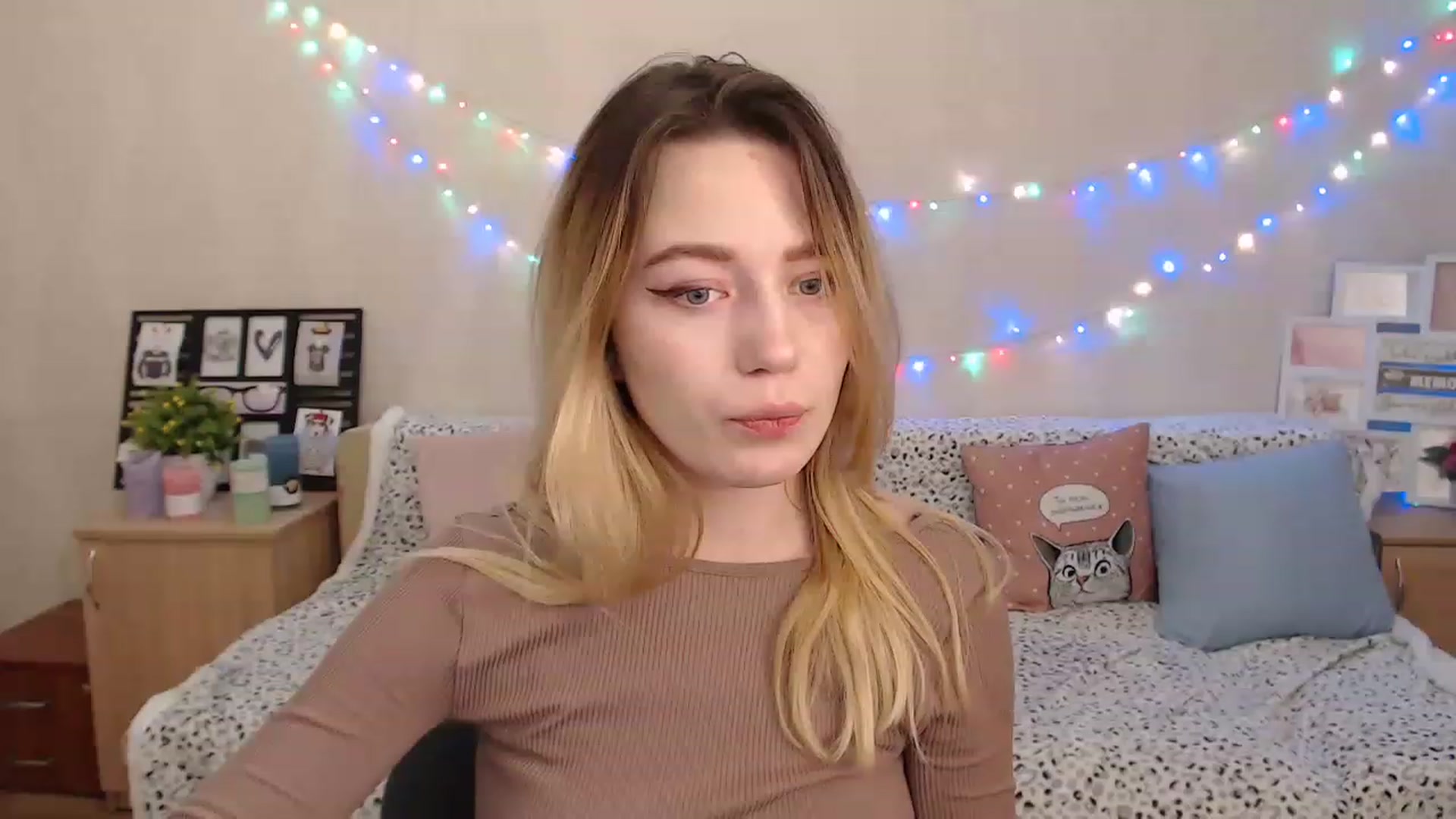 Gallery image thumbnail from Bayraktarka's myfreecams stream on, 12/18/2022, 13:01 image 14 of 20