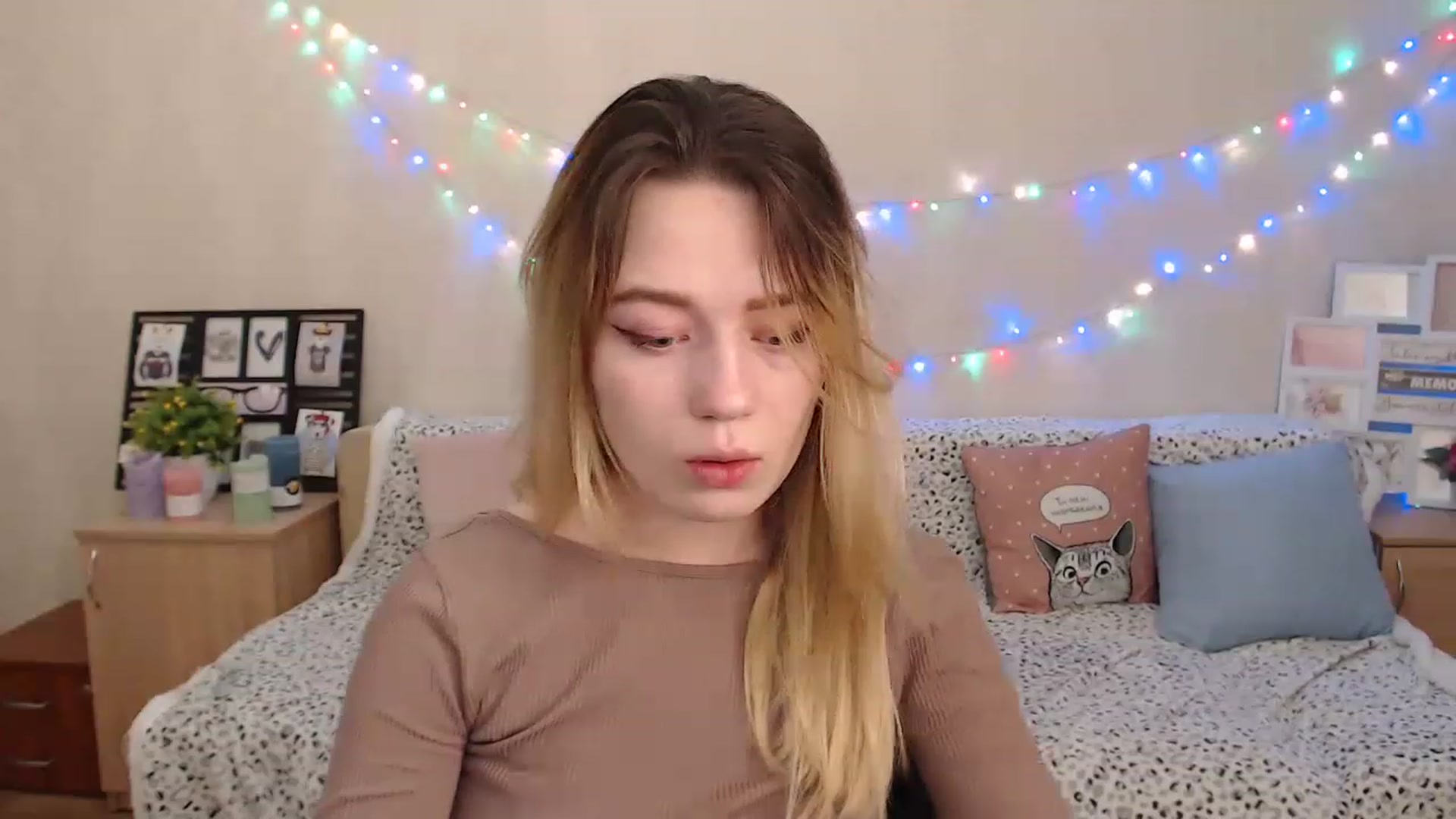 Gallery image thumbnail from Bayraktarka's myfreecams stream on, 12/18/2022, 13:01 image 4 of 20