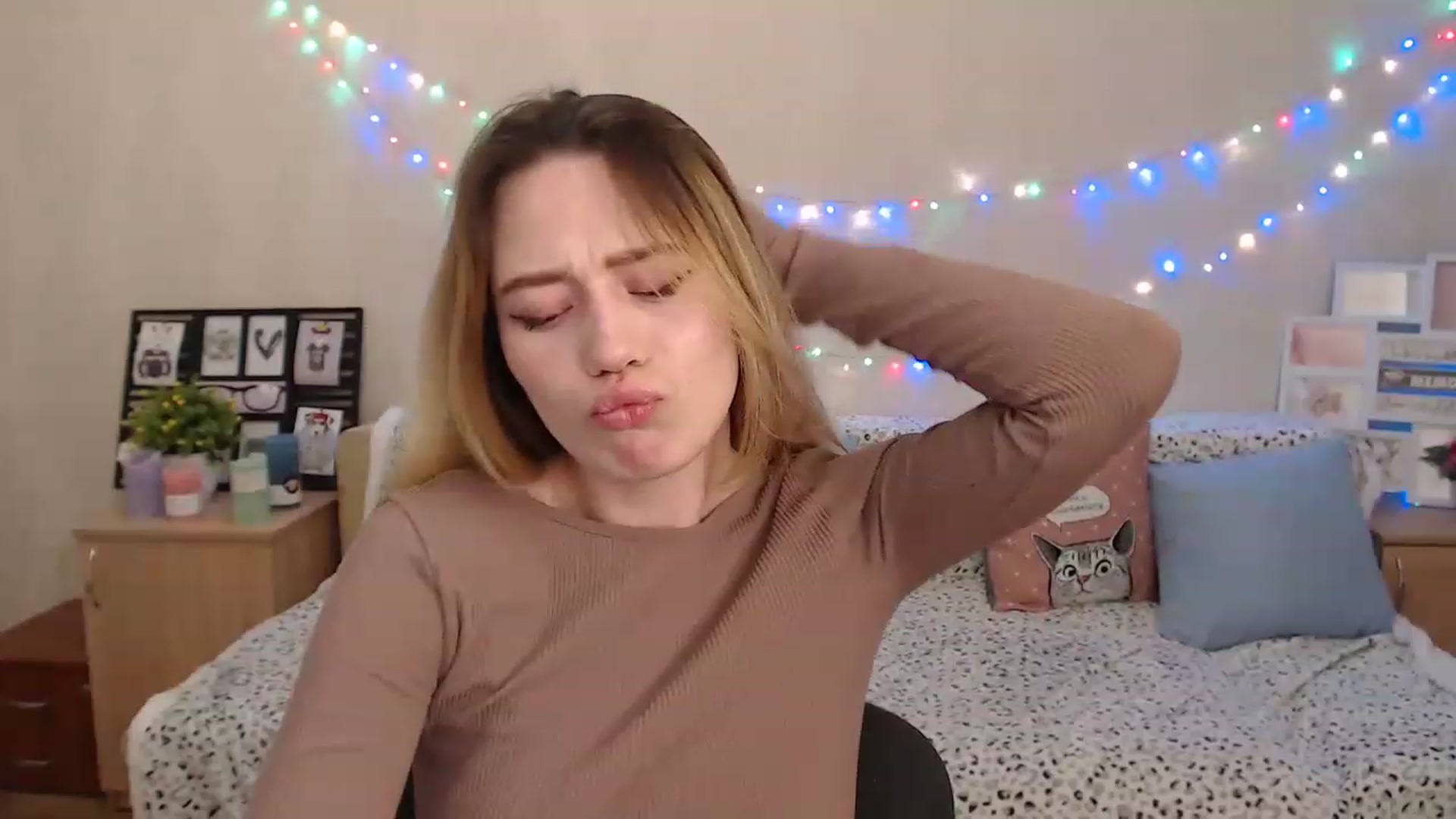 Gallery image thumbnail from Bayraktarka's myfreecams stream on, 12/18/2022, 15:36 image 6 of 20