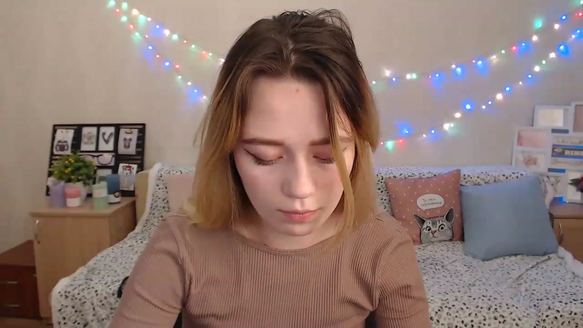 Gallery image thumbnail from Bayraktarka's myfreecams stream on, 12/18/2022, 15:36 image 3 of 20