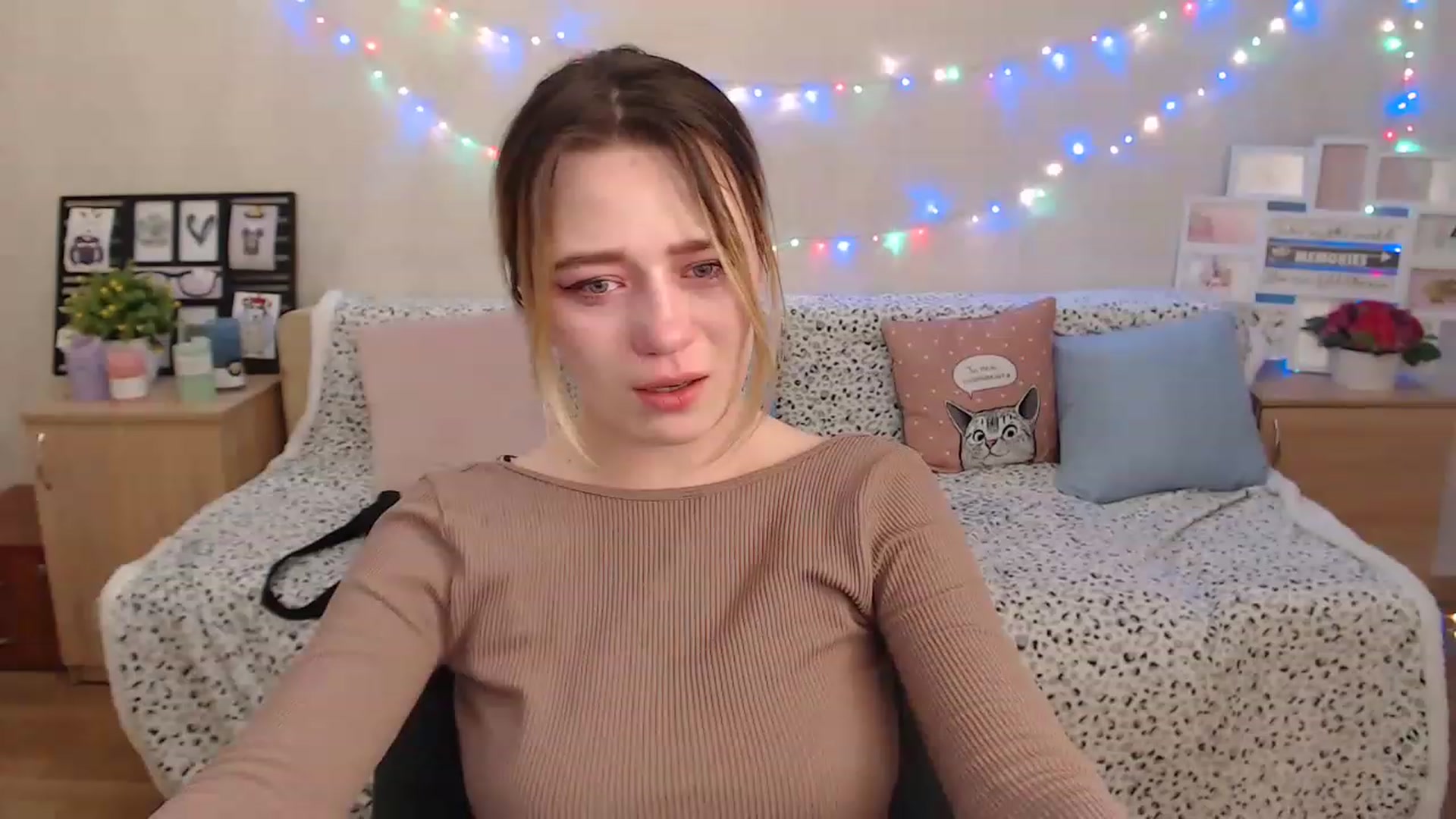 Gallery image thumbnail from Bayraktarka's myfreecams stream on, 12/18/2022, 15:36 image 20 of 20