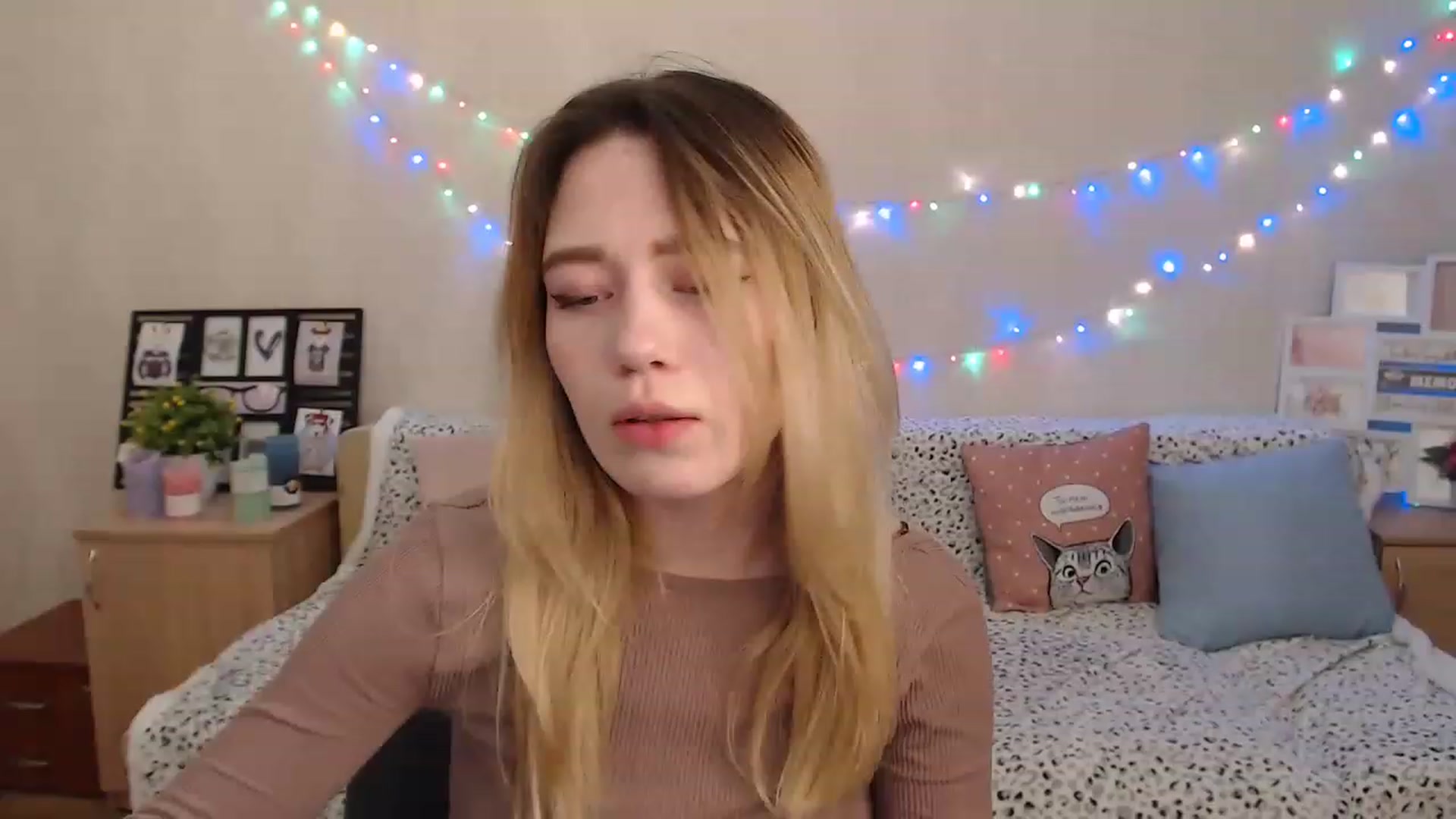 Gallery image thumbnail from Bayraktarka's myfreecams stream on, 12/18/2022, 15:36 image 1 of 20