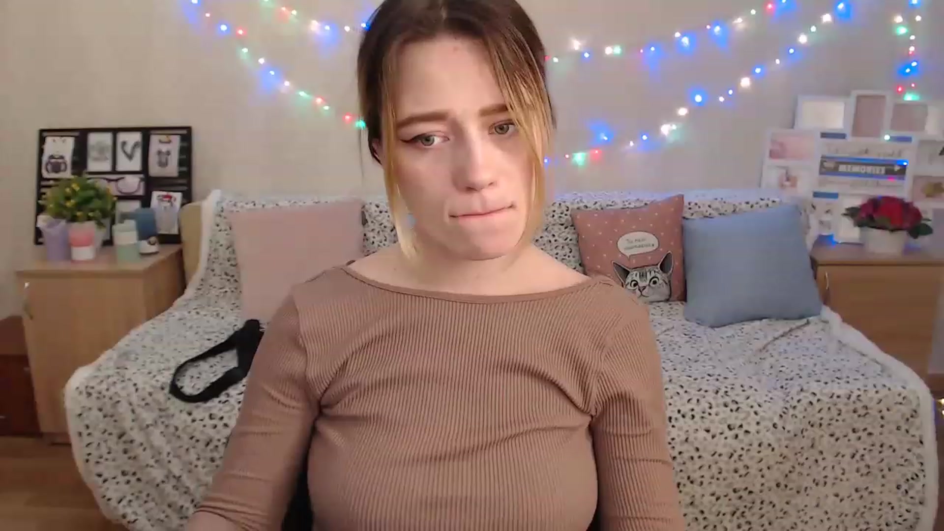 Gallery image thumbnail from Bayraktarka's myfreecams stream on, 12/18/2022, 15:36 image 11 of 20
