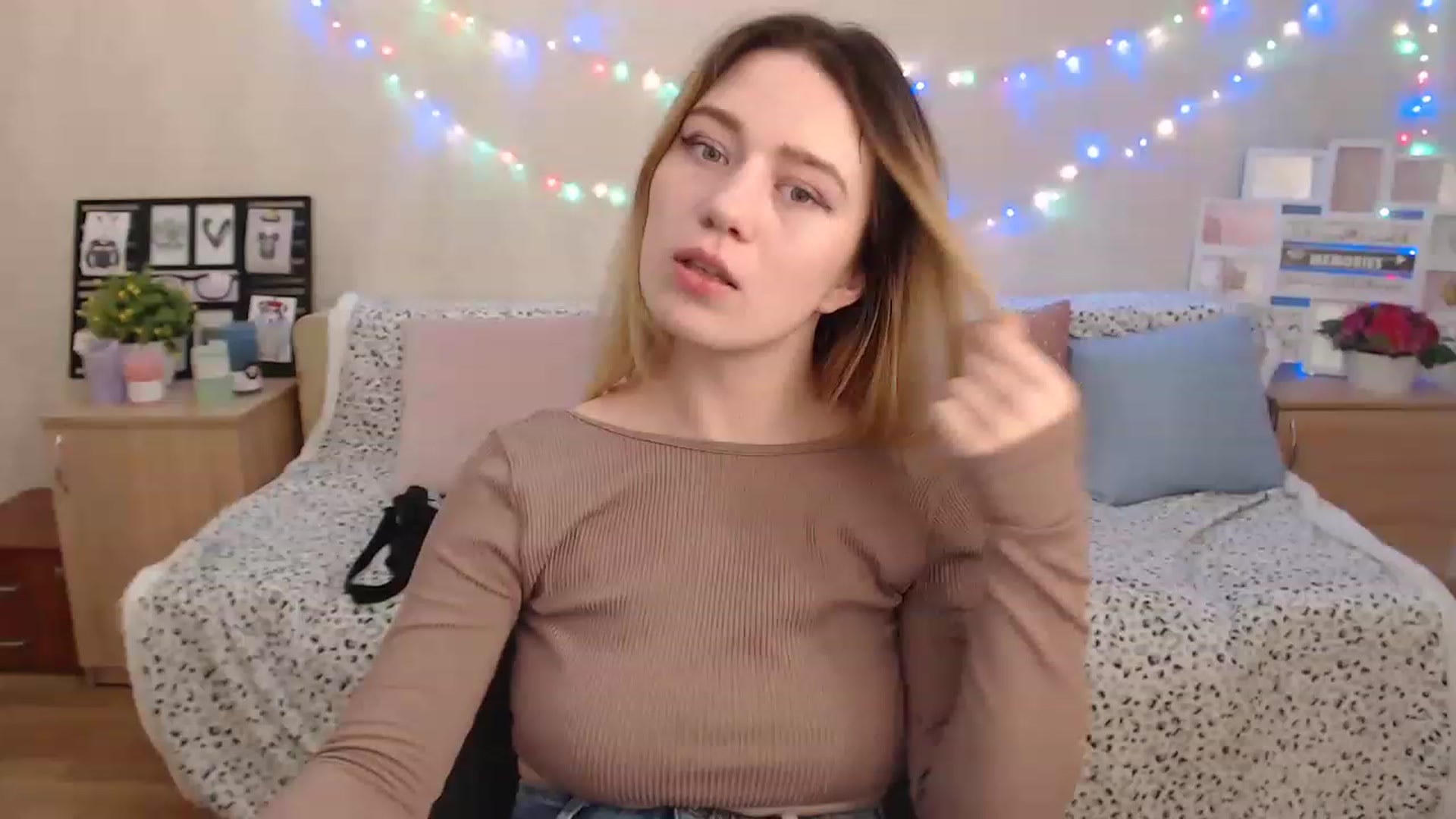 Gallery image thumbnail from Bayraktarka's myfreecams stream on, 12/18/2022, 17:33 image 13 of 20