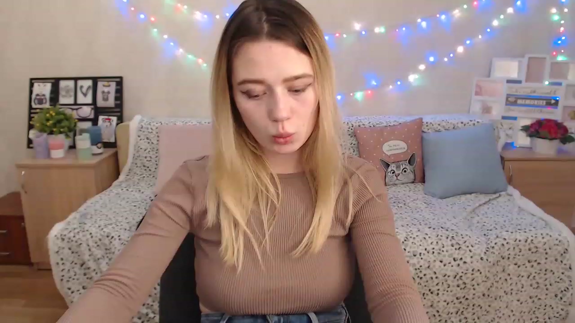 Gallery image thumbnail from Bayraktarka's myfreecams stream on, 12/18/2022, 17:33 image 19 of 20