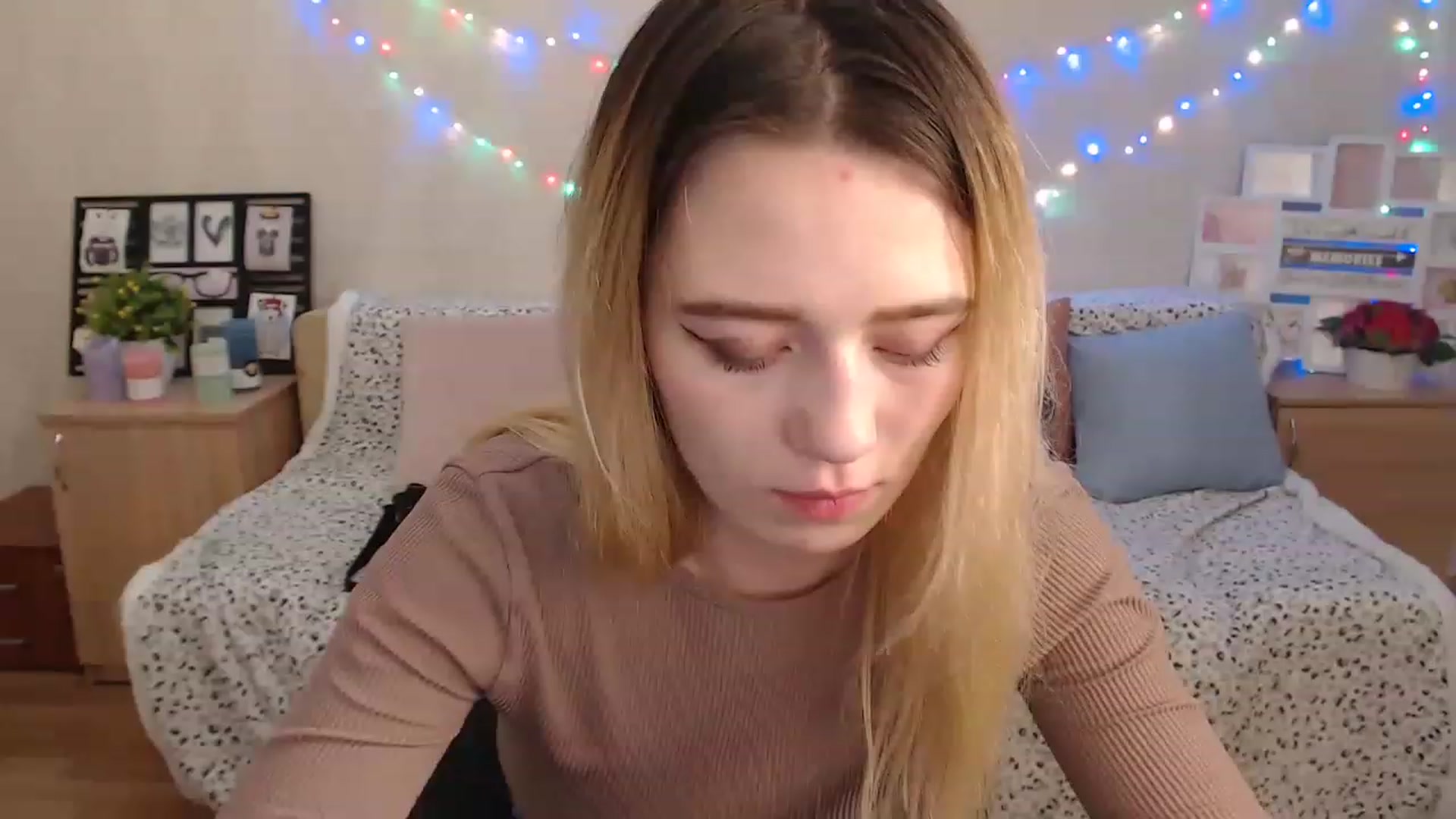 Gallery image thumbnail from Bayraktarka's myfreecams stream on, 12/18/2022, 17:33 image 20 of 20