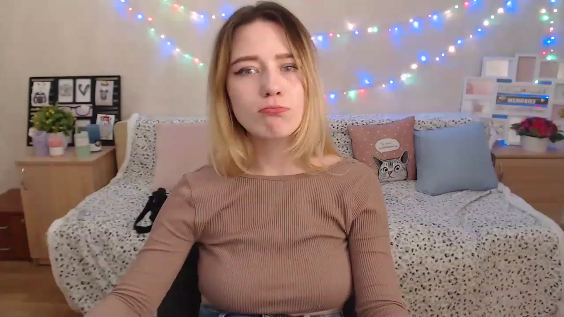 Gallery image thumbnail from Bayraktarka's myfreecams stream on, 12/18/2022, 17:33 image 14 of 20