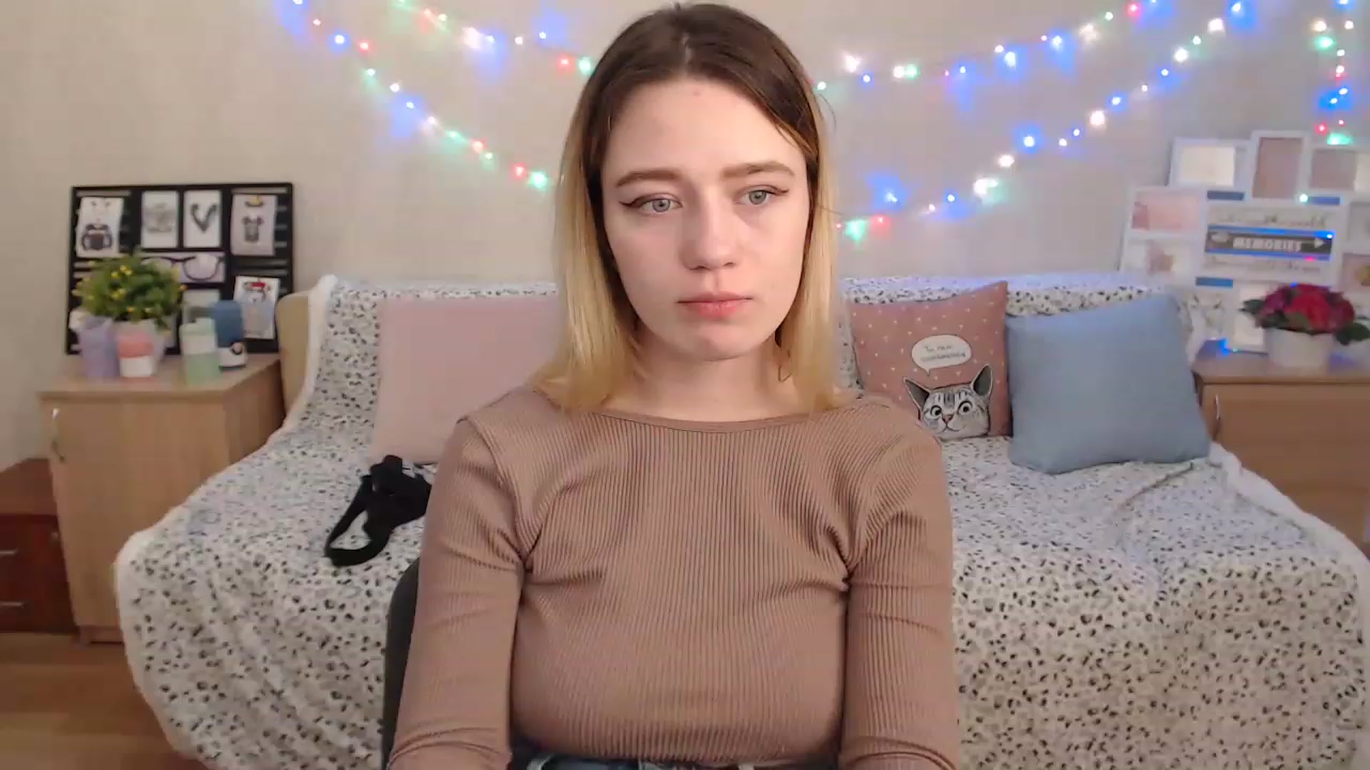 Gallery image thumbnail from Bayraktarka's myfreecams stream on, 12/18/2022, 17:33 image 12 of 20