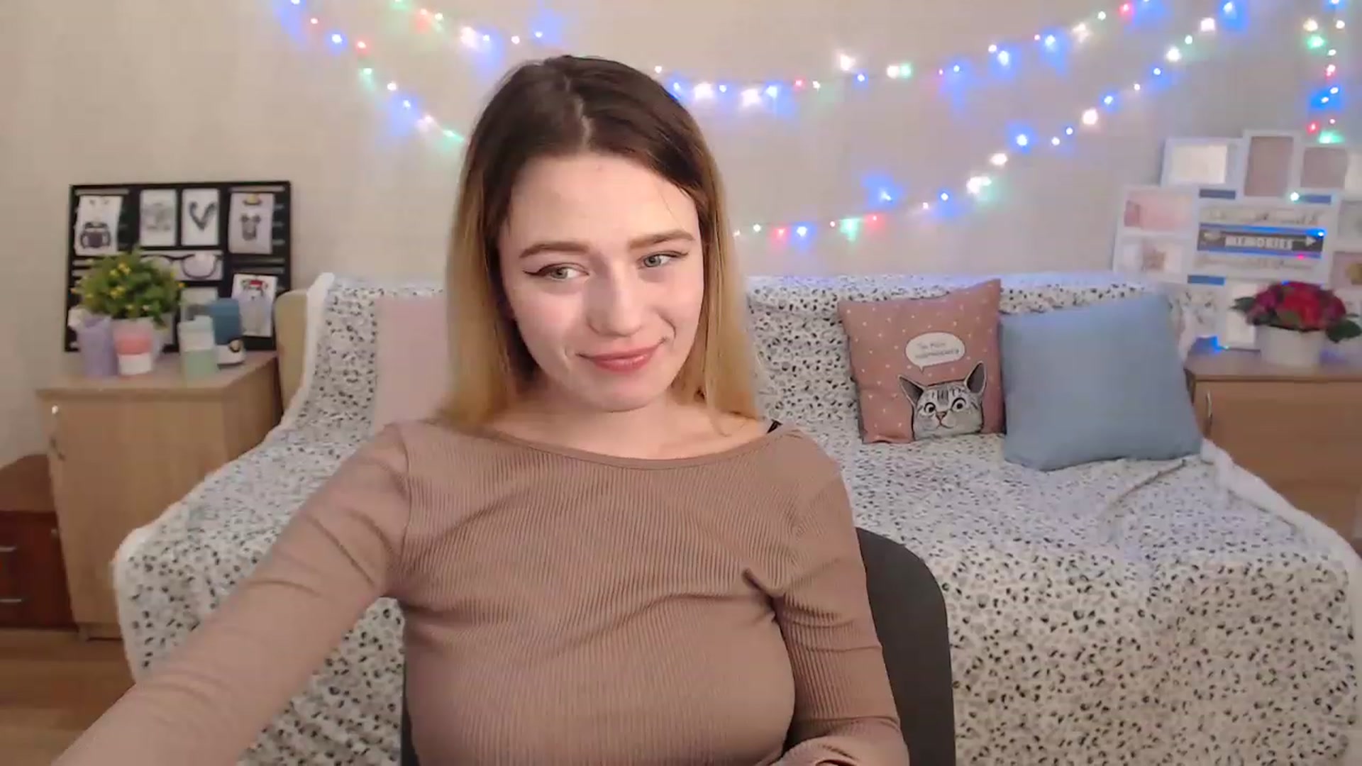 Gallery image thumbnail from Bayraktarka's myfreecams stream on, 12/18/2022, 18:32 image 6 of 20