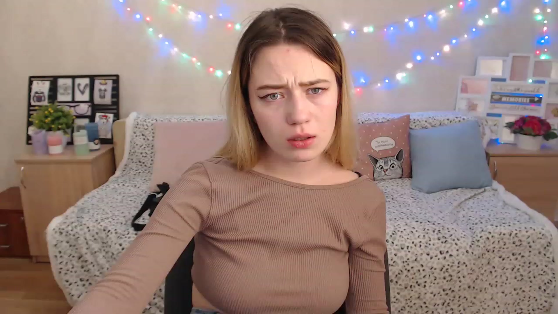 Gallery image thumbnail from Bayraktarka's myfreecams stream on, 12/18/2022, 18:32 image 15 of 20