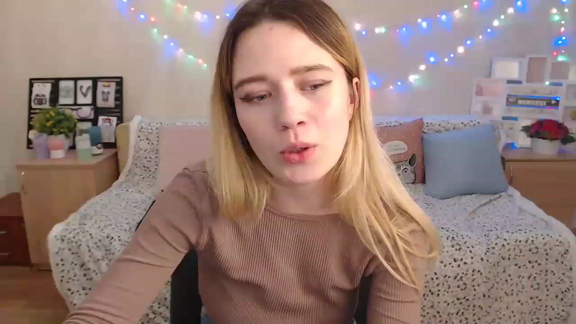 Gallery image thumbnail from Bayraktarka's myfreecams stream on, 12/18/2022, 18:32 image 20 of 20
