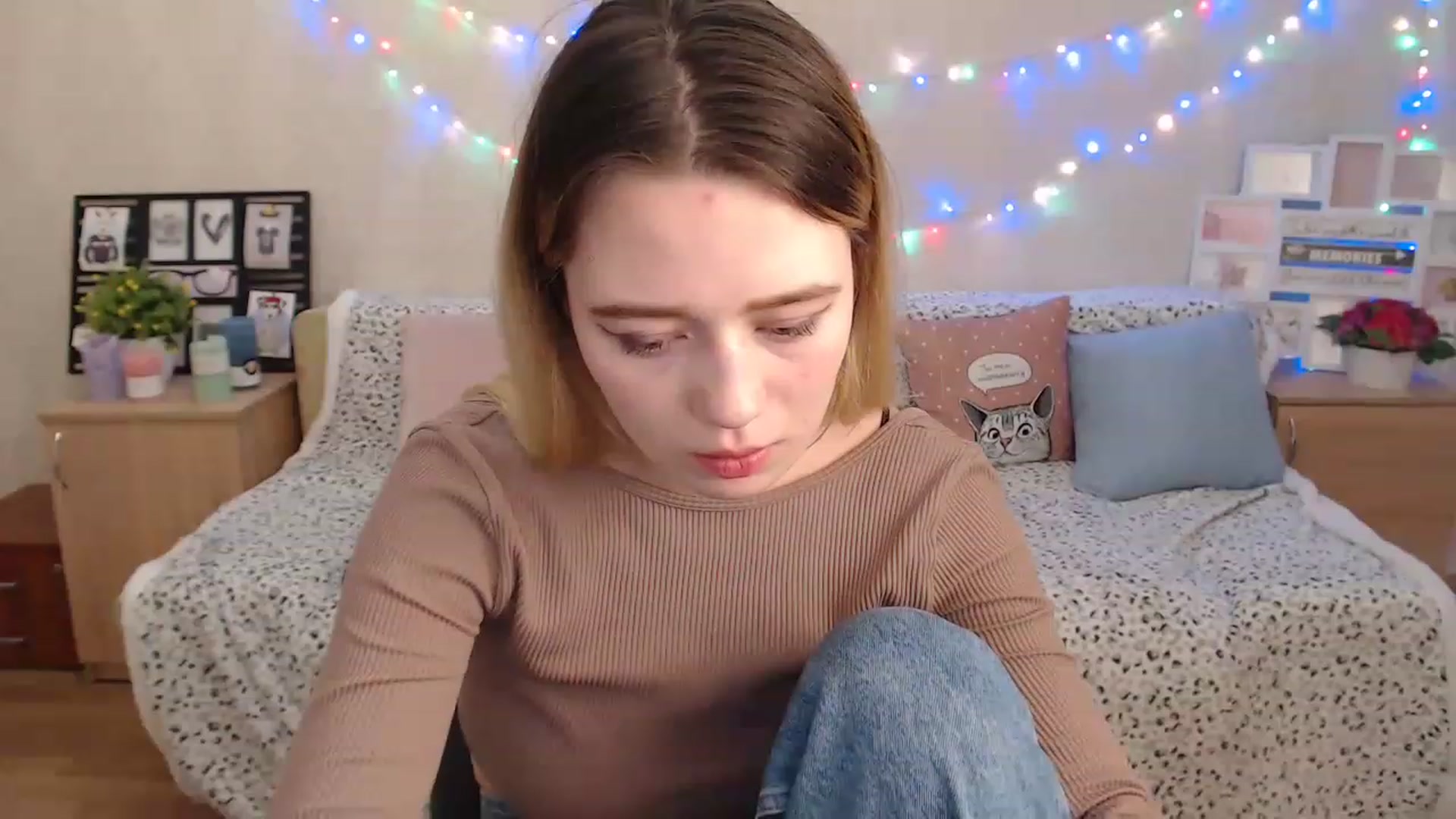 Gallery image thumbnail from Bayraktarka's myfreecams stream on, 12/18/2022, 18:32 image 18 of 20