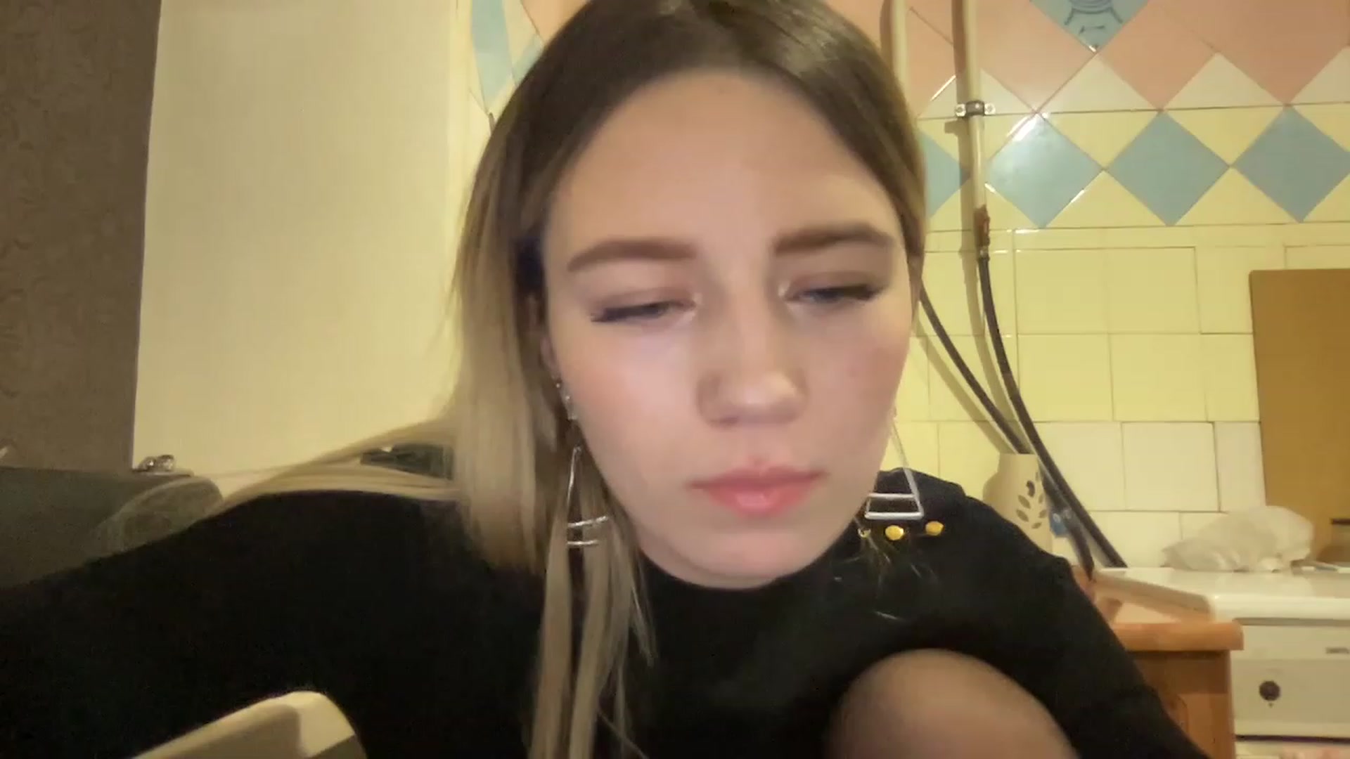 Gallery image thumbnail from Bayraktarka's myfreecams stream on, 12/23/2022, 16:39 image 18 of 20
