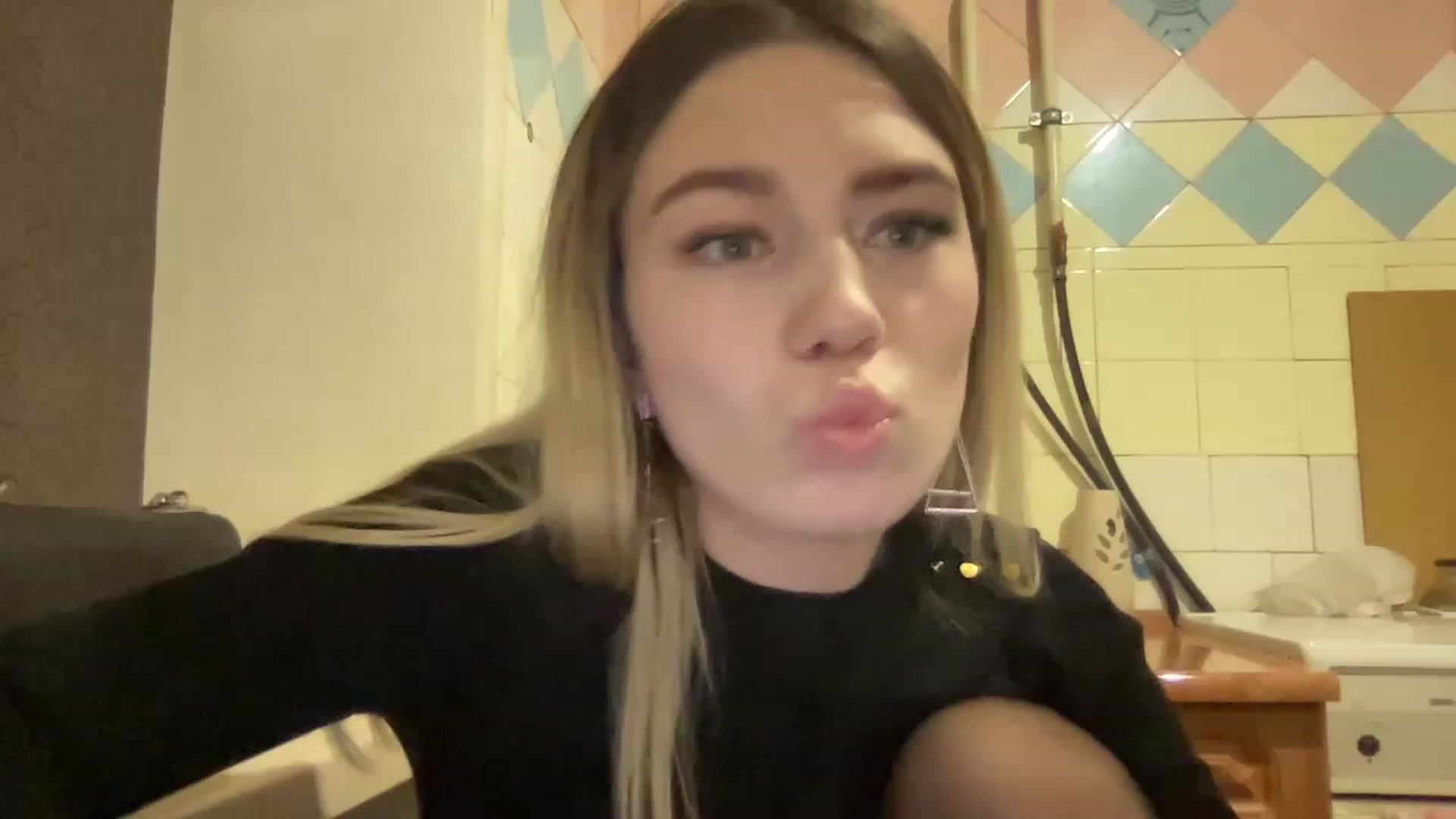 Gallery image thumbnail from Bayraktarka's myfreecams stream on, 12/23/2022, 16:39 image 19 of 20
