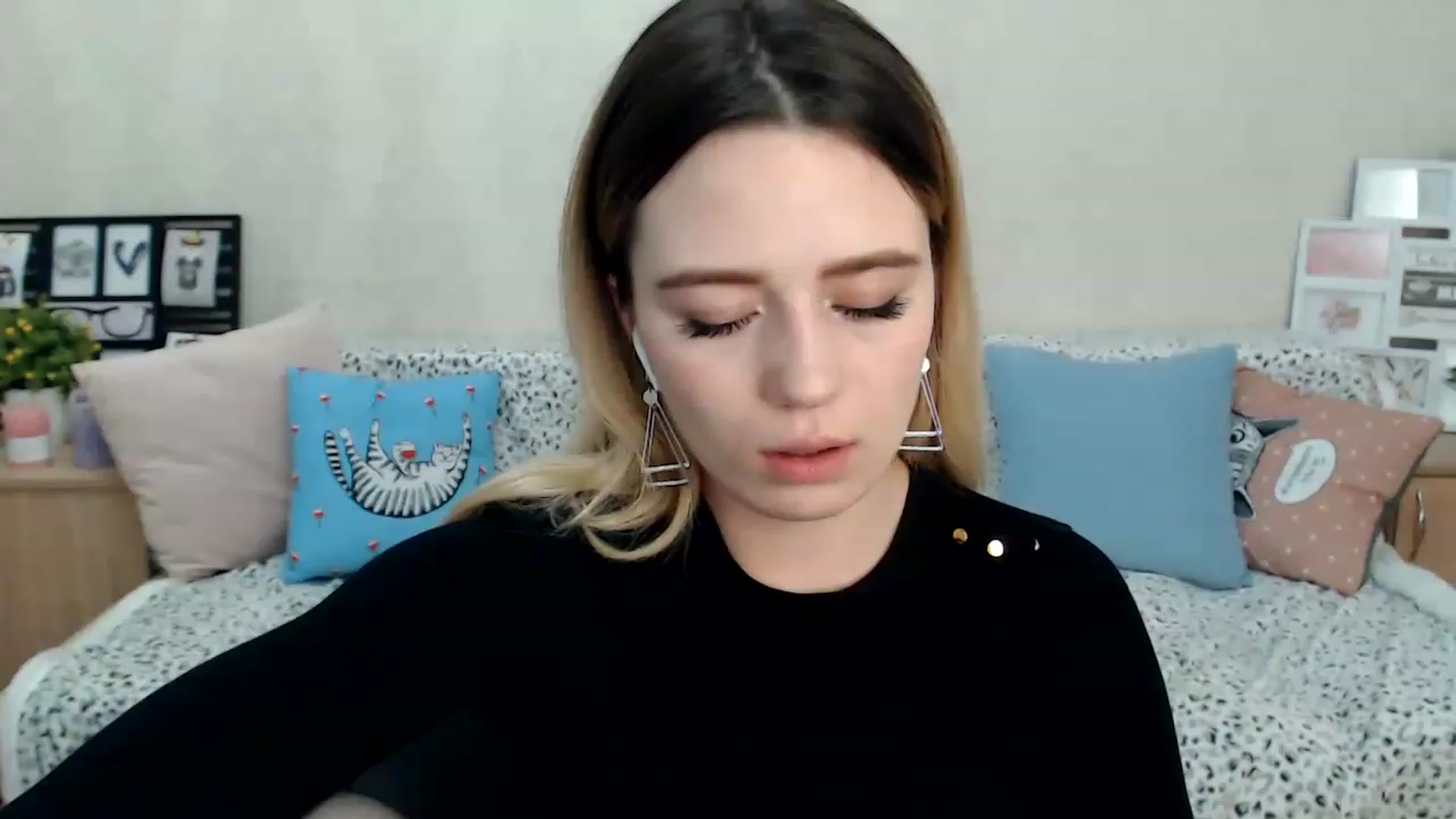 Gallery image thumbnail from Bayraktarka's myfreecams stream on, 12/24/2022, 15:23 image 5 of 20