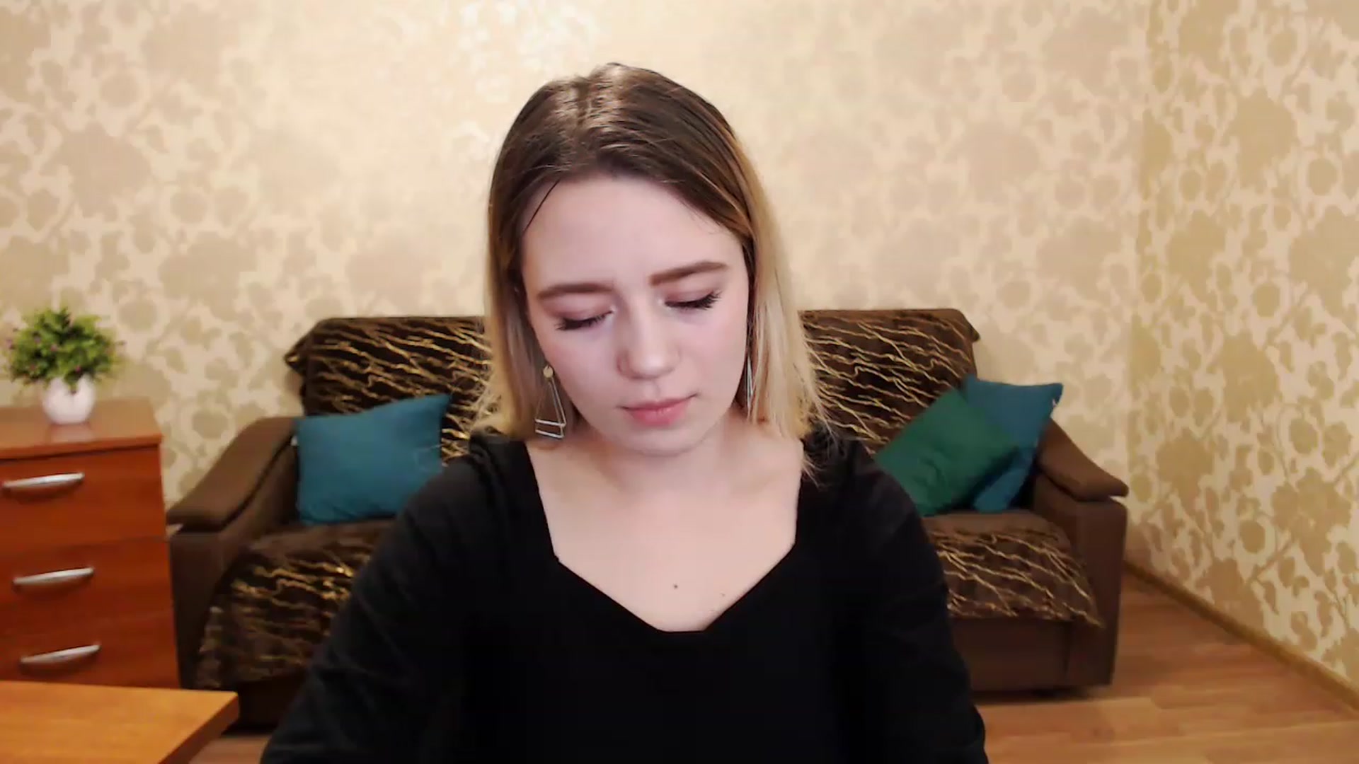 Gallery image thumbnail from Bayraktarka's myfreecams stream on, 12/26/2022, 08:35 image 12 of 20