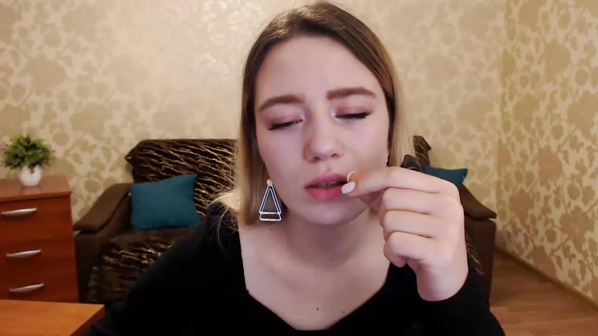 Gallery image thumbnail from Bayraktarka's myfreecams stream on, 12/26/2022, 08:35 image 8 of 20