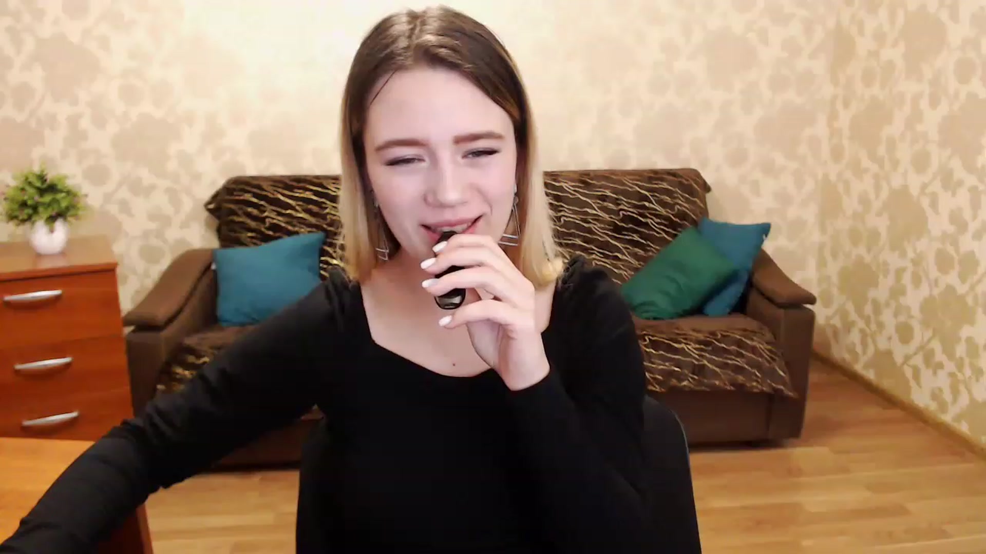 Gallery image thumbnail from Bayraktarka's myfreecams stream on, 12/26/2022, 10:14 image 19 of 20