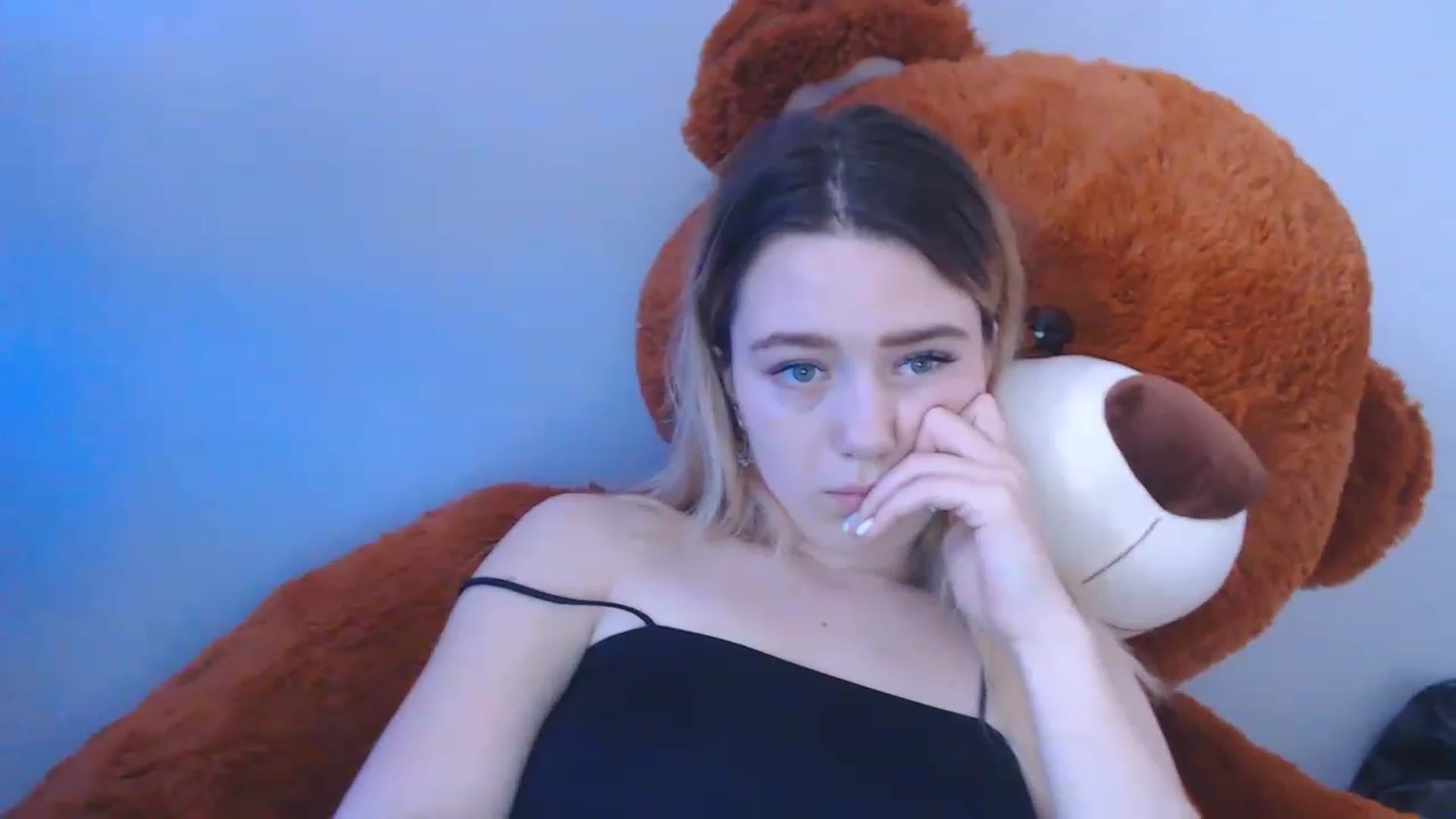Gallery image thumbnail from Bayraktarka's myfreecams stream on, 12/28/2022, 10:27 image 19 of 20