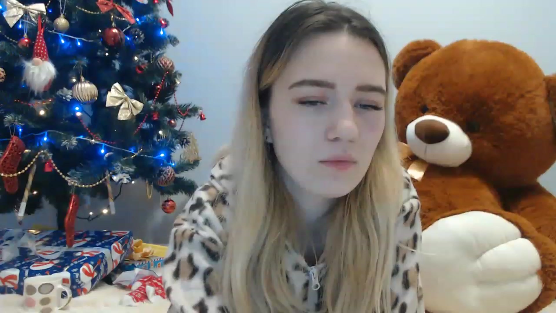 Gallery image thumbnail from Bayraktarka's myfreecams stream on, 12/29/2022, 17:21 image 11 of 20