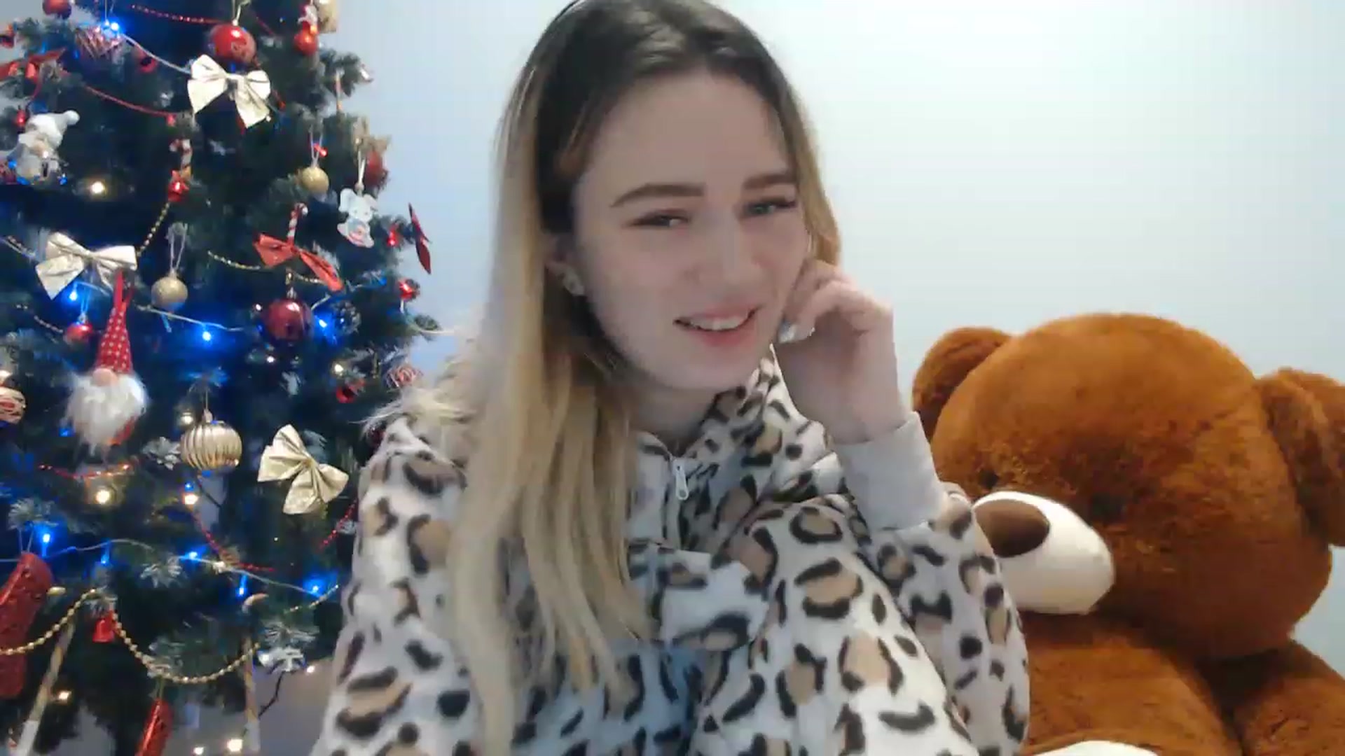 Gallery image thumbnail from Bayraktarka's myfreecams stream on, 12/29/2022, 17:21 image 7 of 20