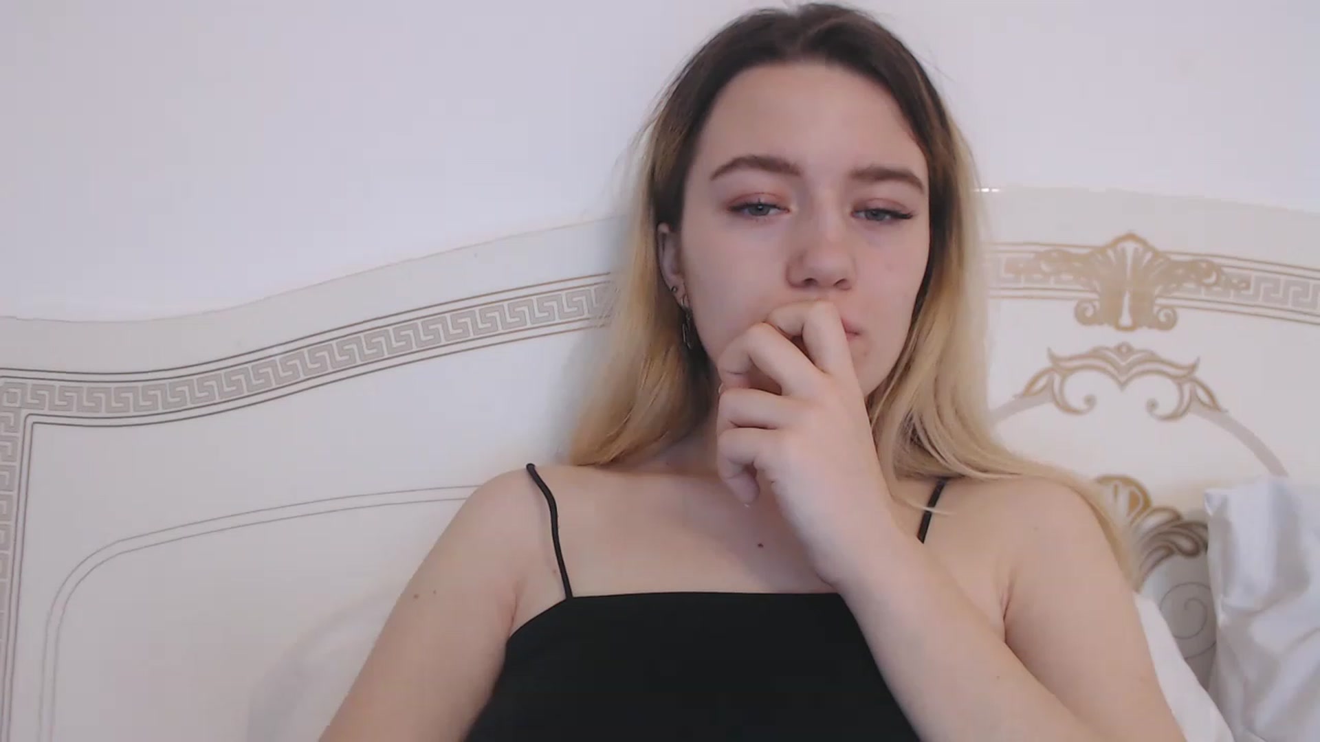 Gallery image thumbnail from Bayraktarka's myfreecams stream on, 12/30/2022, 10:16 image 19 of 20