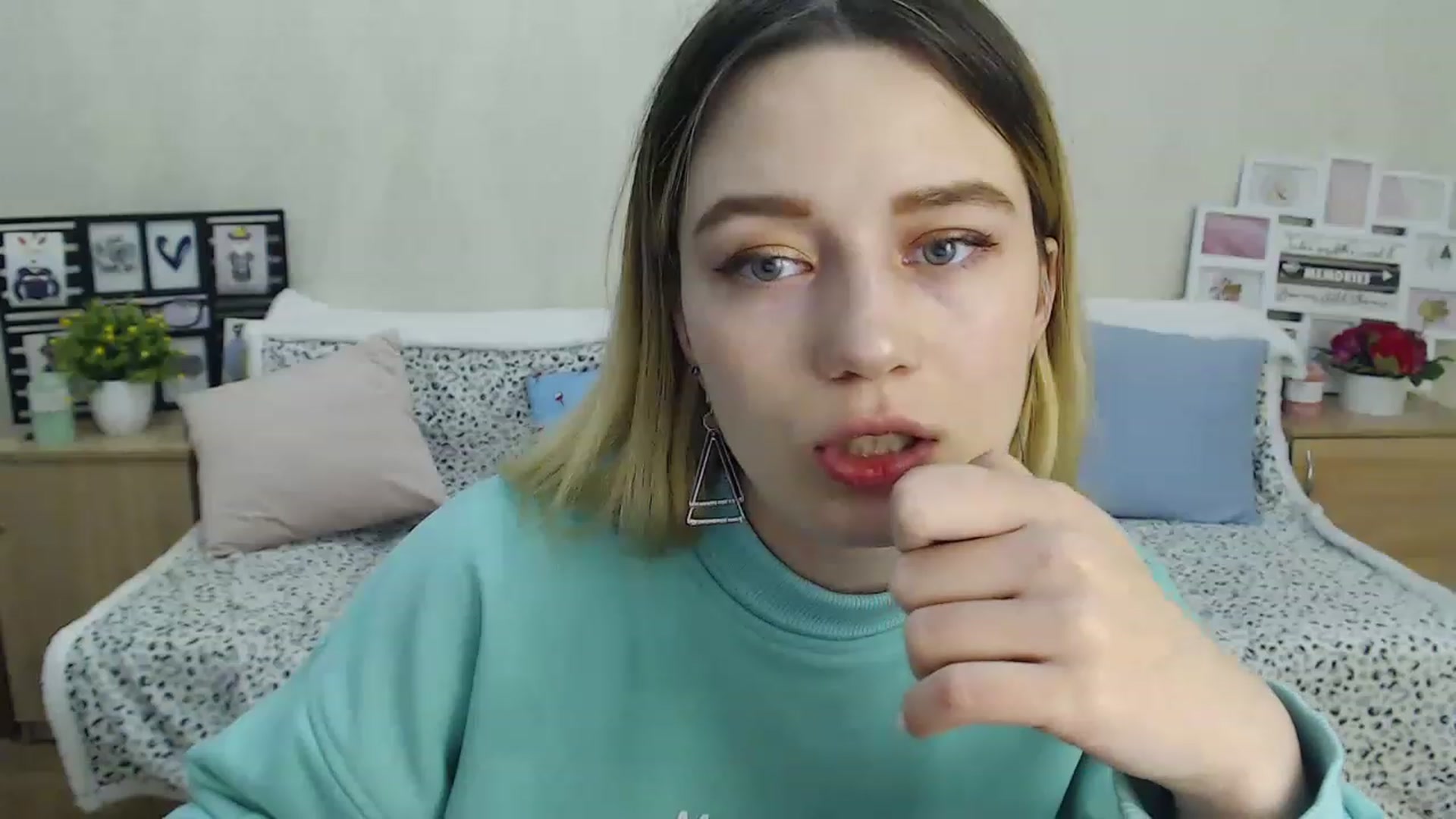 Gallery image thumbnail from Bayraktarka's myfreecams stream on, 01/15/2023, 16:03 image 15 of 20