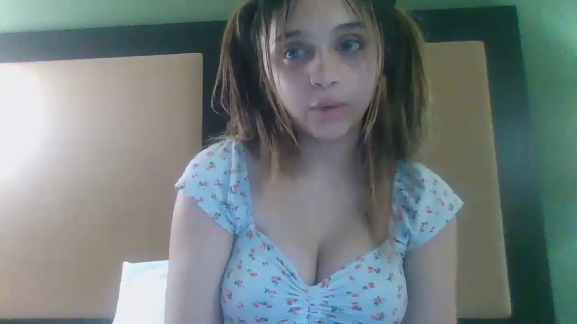Gallery image thumbnail from Bbyekaterina's myfreecams stream on, 04/05/2023, 08:07 image 10 of 20