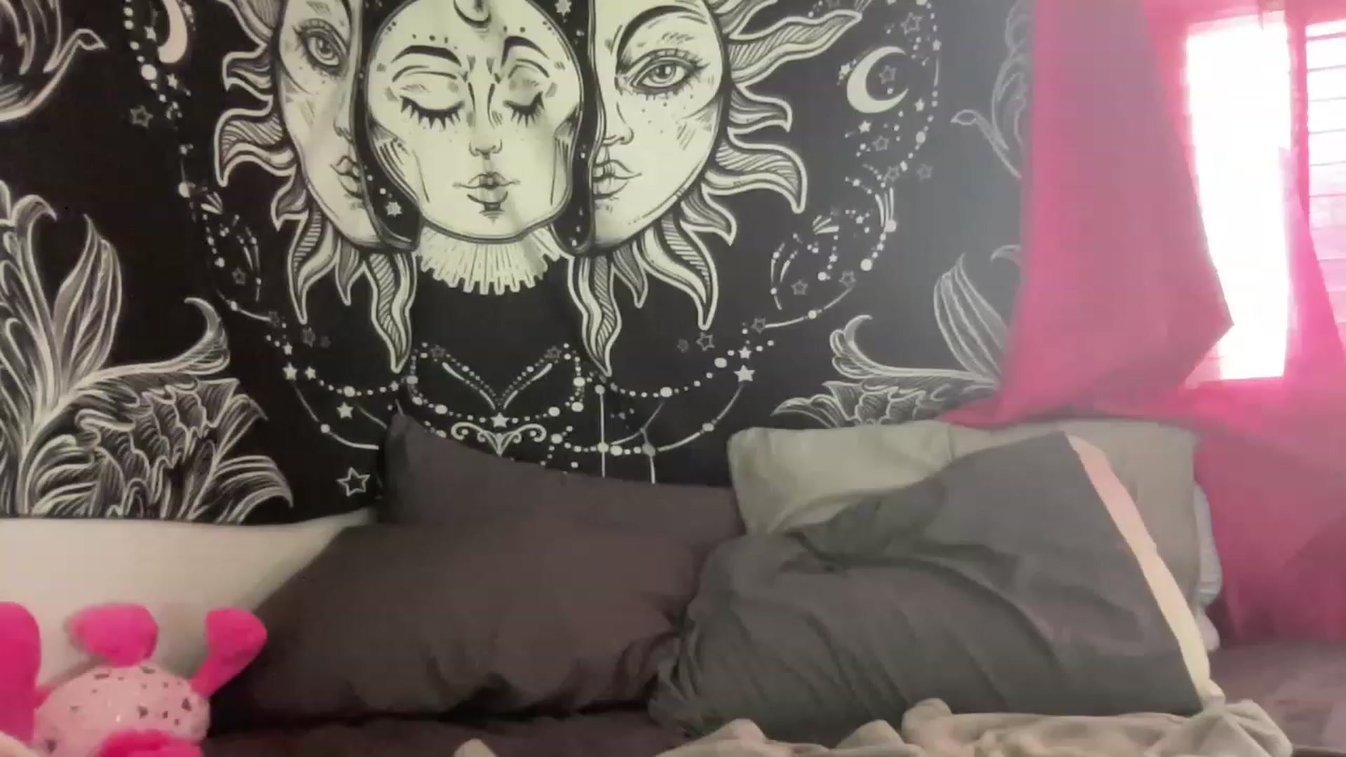 Gallery image thumbnail from Bbyxhunny's myfreecams stream on, 07/28/2023, 17:38 image 1 of 20