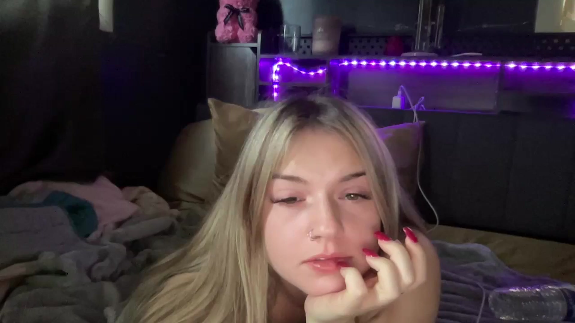 Gallery image thumbnail from Bbyxhunny's myfreecams stream on, 11/26/2024, 15:36 image 9 of 20