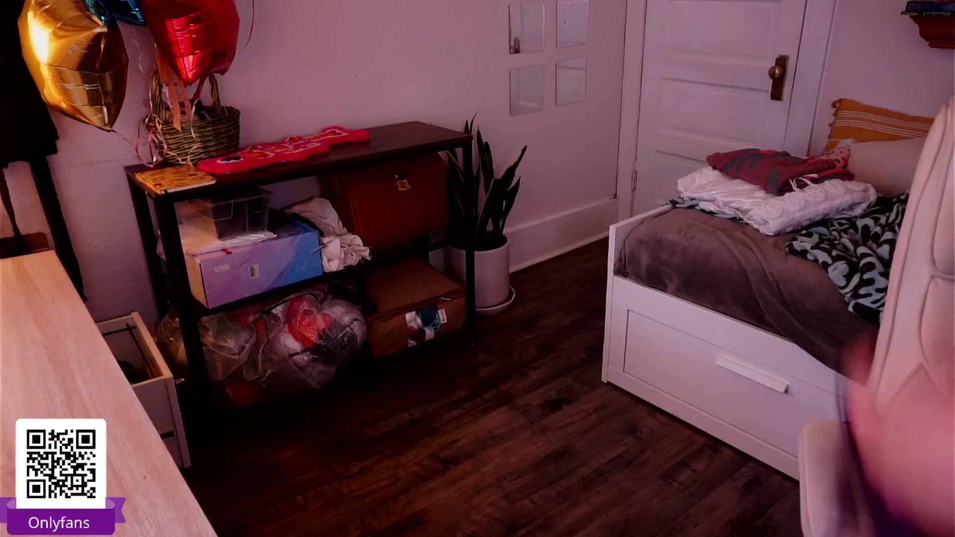 Gallery image thumbnail from BdayApril's myfreecams stream on, 09/20/2025, 23:26 image 12 of 20