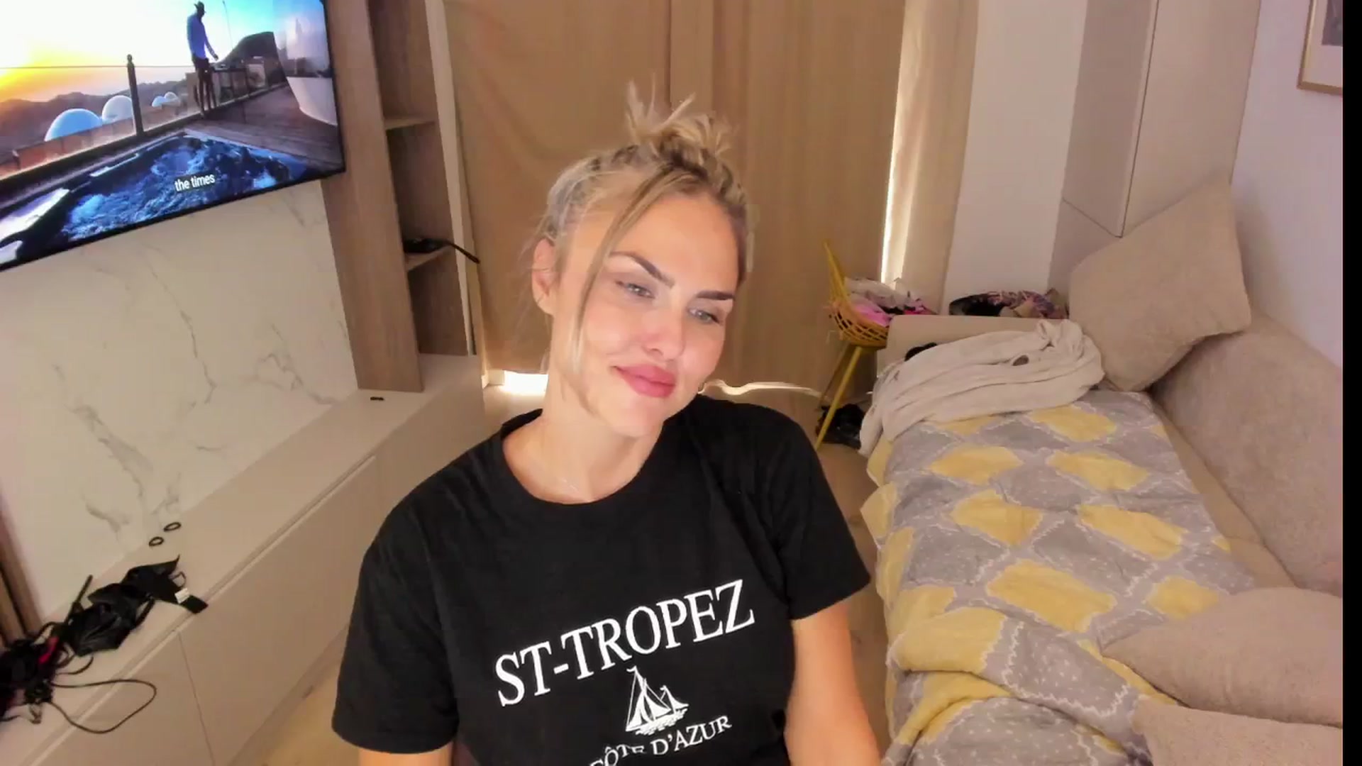 Gallery image thumbnail from BdayBarbie's myfreecams stream on, 09/15/2025, 15:23 image 12 of 20