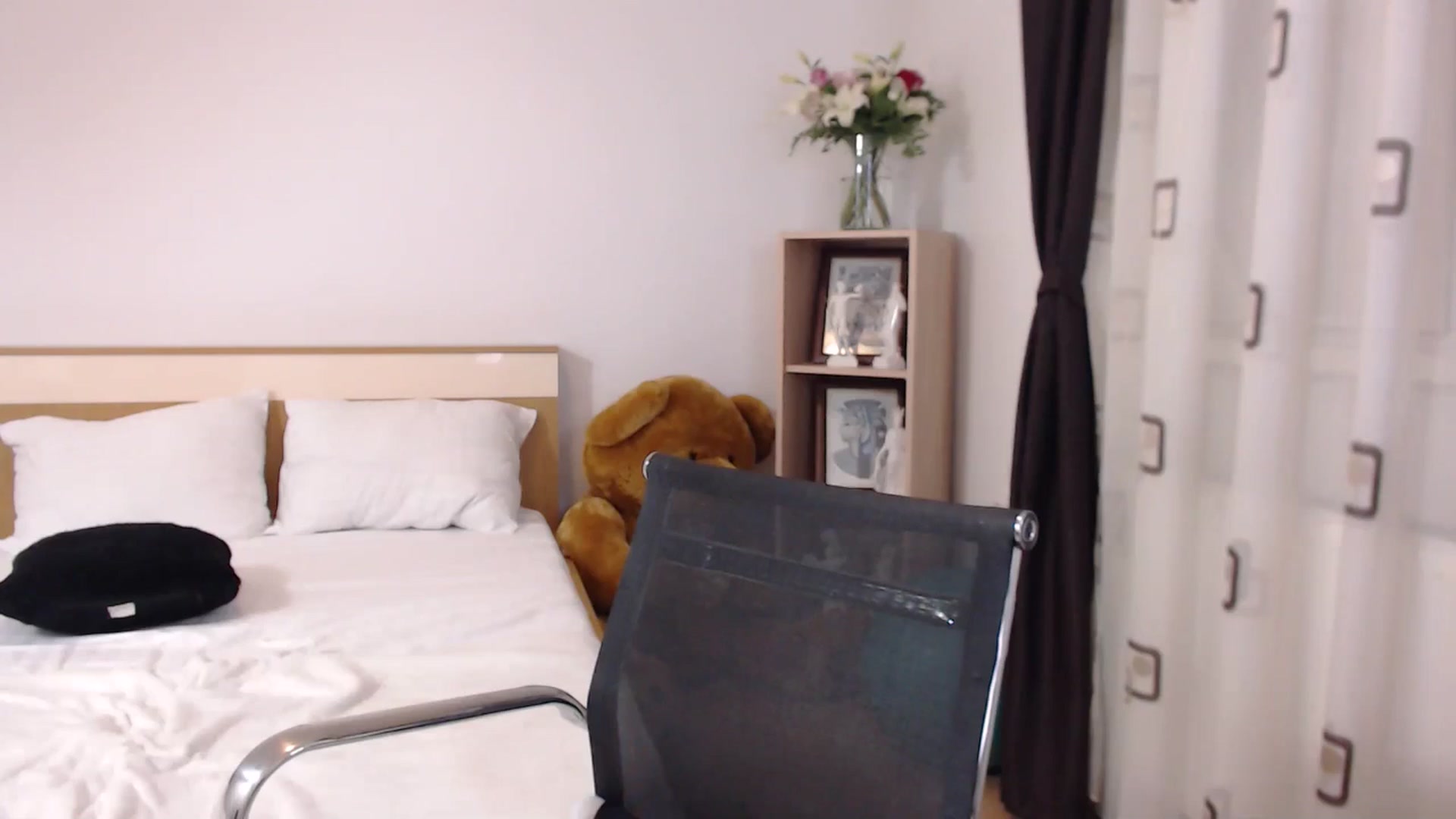 Gallery image thumbnail from BdayBell's myfreecams stream on, 05/05/2024, 01:20 image 16 of 20