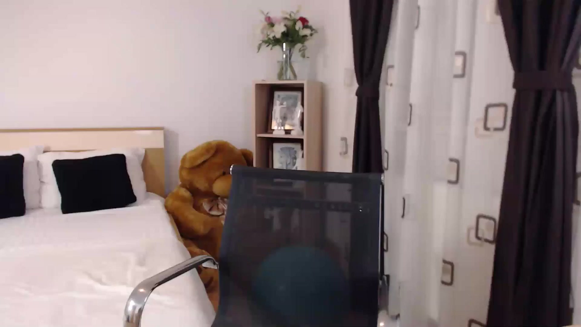 Gallery image thumbnail from BdayBell's myfreecams stream on, 05/07/2024, 24:08 image 16 of 20