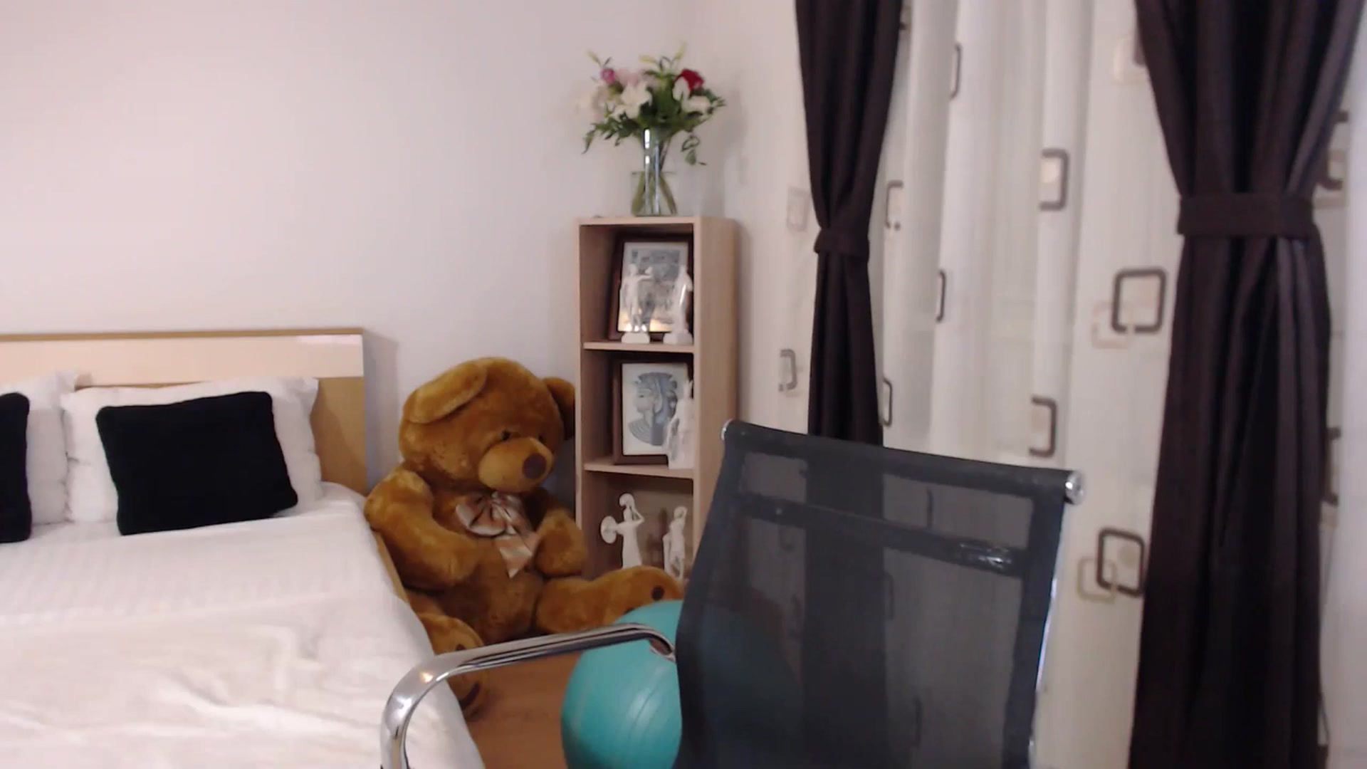 Gallery image thumbnail from BdayBell's myfreecams stream on, 05/07/2024, 01:37 image 2 of 20
