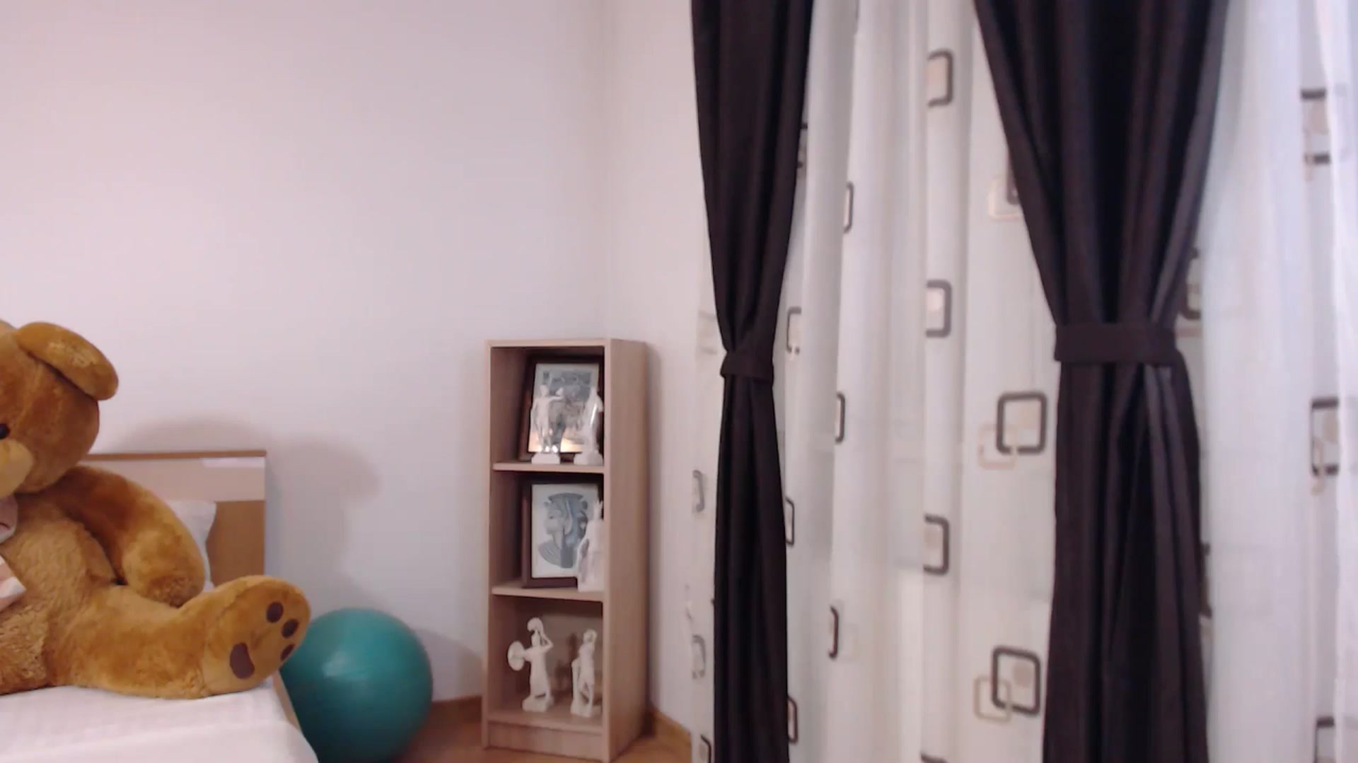 Gallery image thumbnail from BdayBell's myfreecams stream on, 05/08/2024, 01:41 image 13 of 20