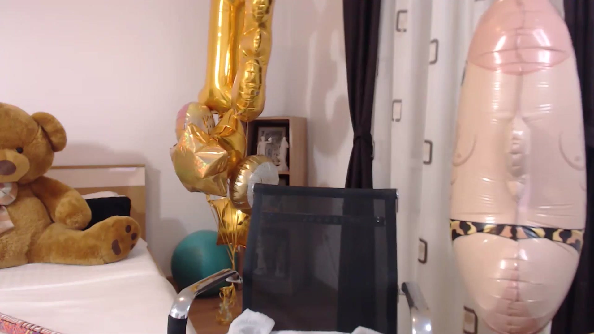 Gallery image thumbnail from BdayBell's myfreecams stream on, 05/09/2024, 21:44 image 13 of 20