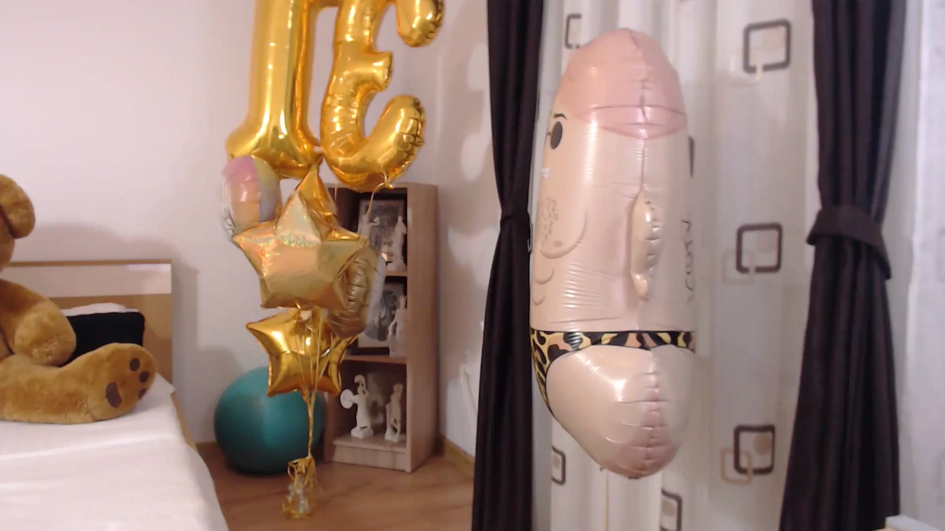 Gallery image thumbnail from BdayBell's myfreecams stream on, 05/09/2024, 23:03 image 9 of 20