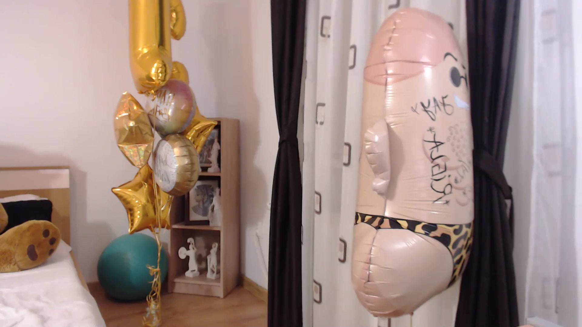 Gallery image thumbnail from BdayBell's myfreecams stream on, 05/10/2024, 24:00 image 20 of 20