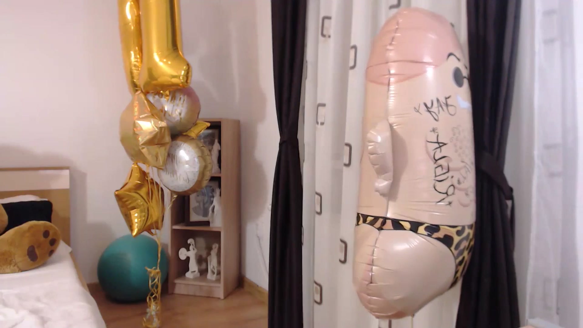 Gallery image thumbnail from BdayBell's myfreecams stream on, 05/10/2024, 24:00 image 15 of 20