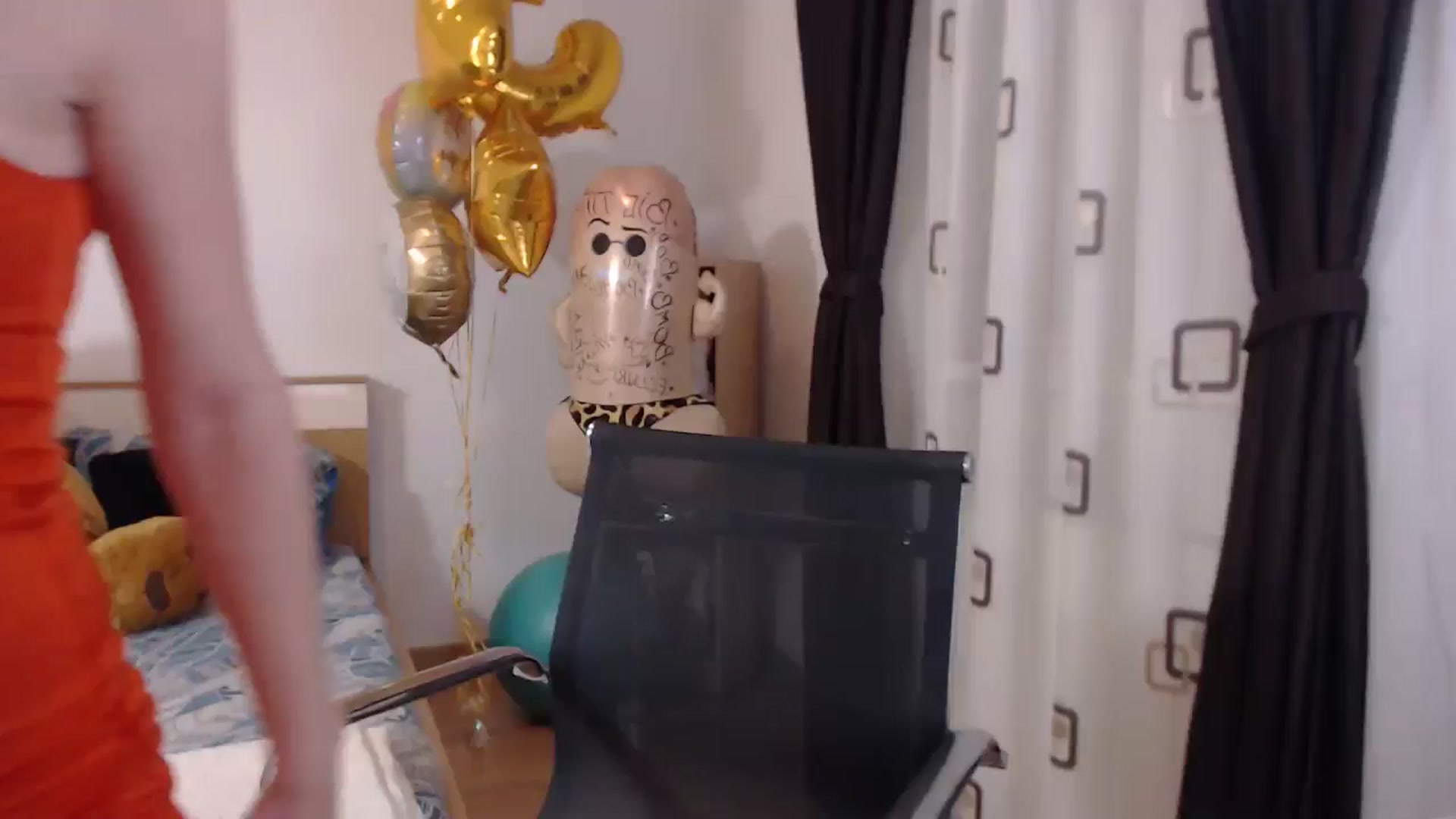 Gallery image thumbnail from BdayBell's myfreecams stream on, 05/13/2024, 22:29 image 17 of 20