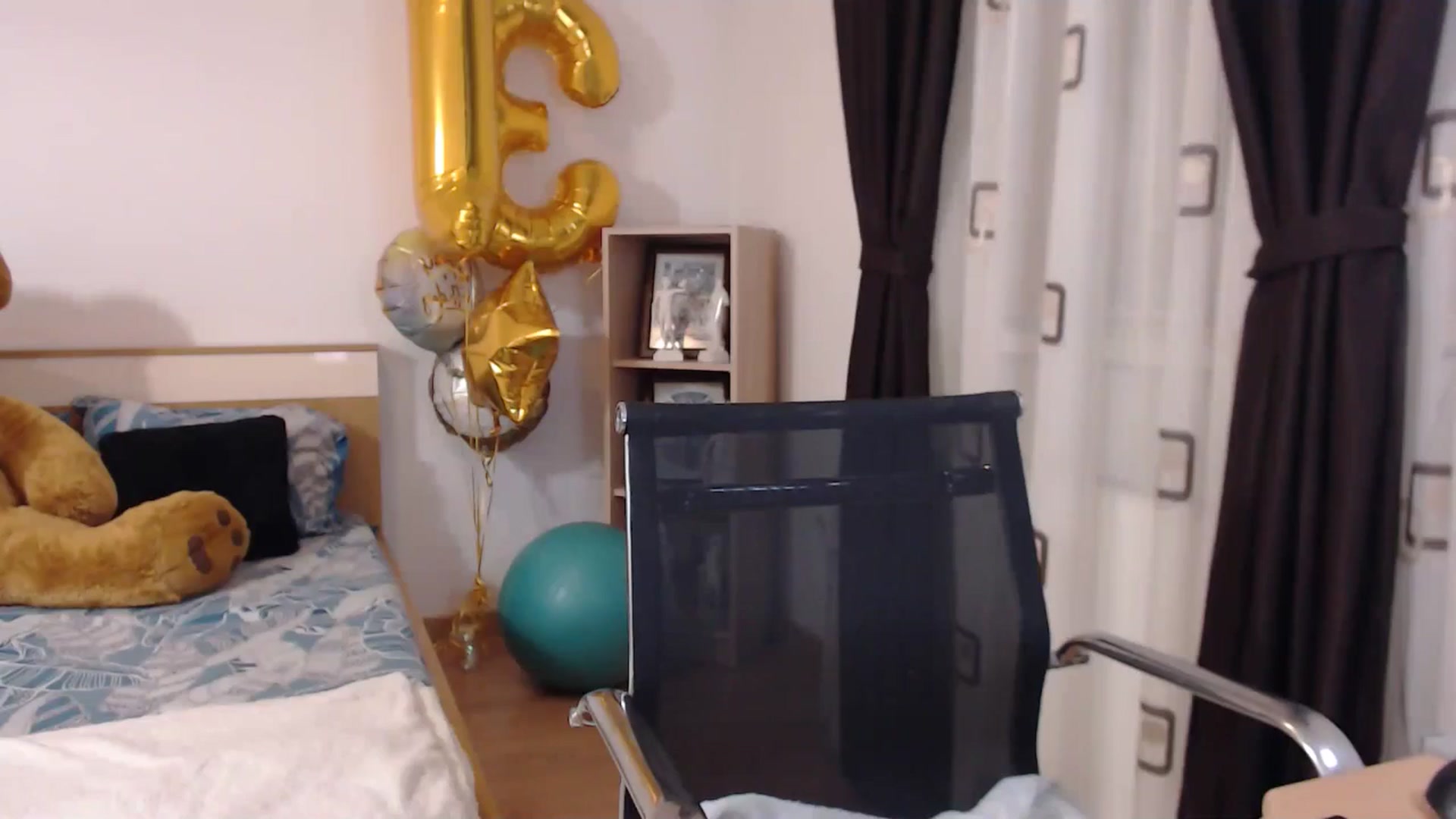 Gallery image thumbnail from BdayBell's myfreecams stream on, 05/19/2024, 24:26 image 12 of 20