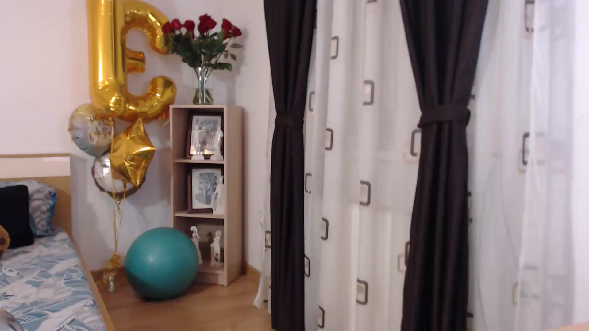 Gallery image thumbnail from BdayBell's myfreecams stream on, 05/20/2024, 24:05 image 14 of 20