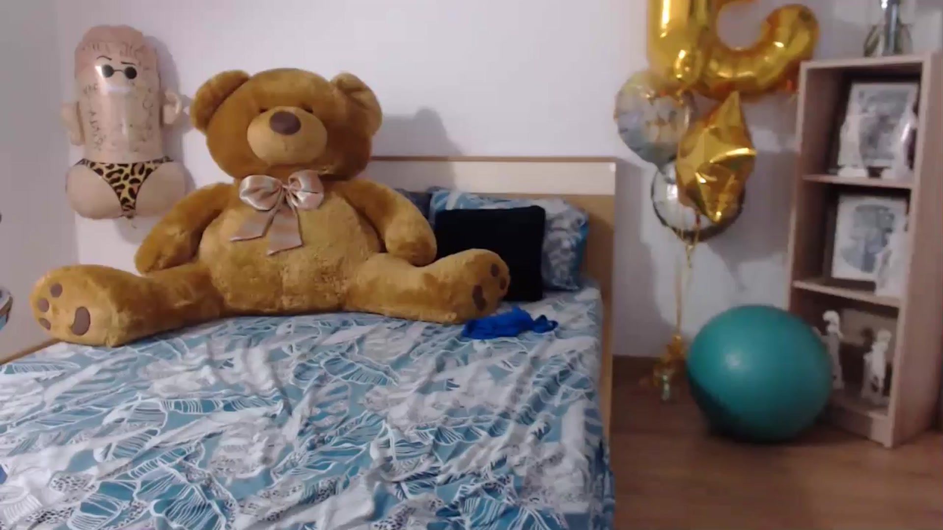 Gallery image thumbnail from BdayBell's myfreecams stream on, 05/21/2024, 01:12 image 8 of 20