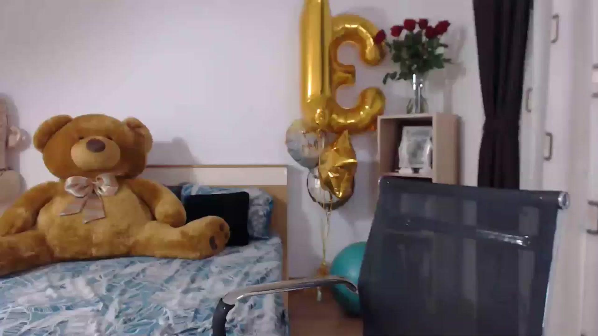 Gallery image thumbnail from BdayBell's myfreecams stream on, 05/21/2024, 01:12 image 15 of 20