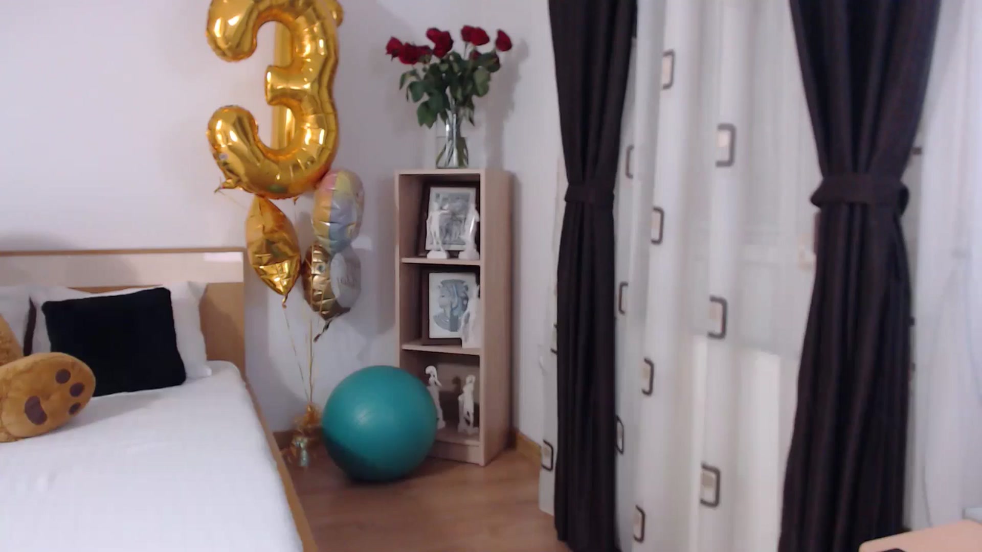 Gallery image thumbnail from BdayBell's myfreecams stream on, 05/22/2024, 24:02 image 2 of 20
